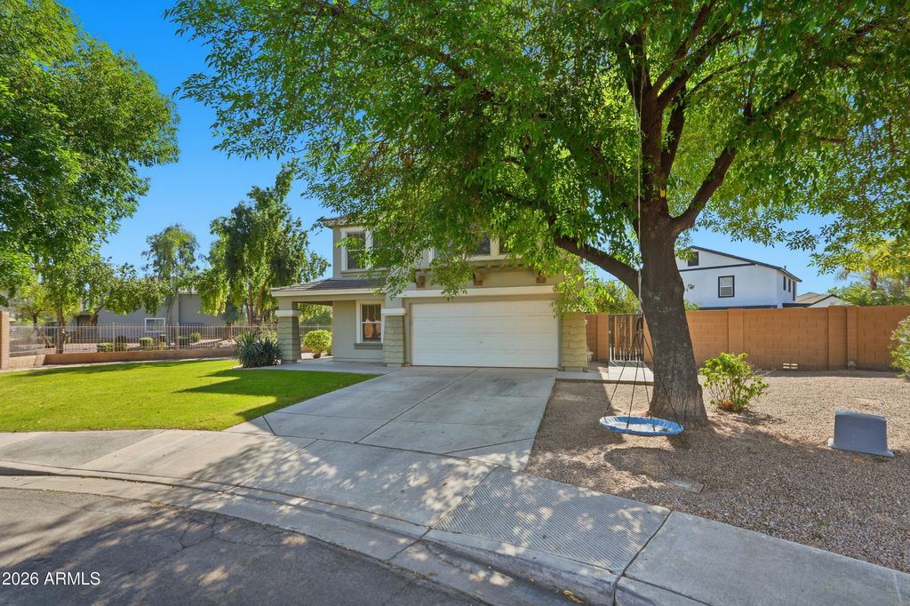 Photo of 2497 E Ivanhoe Court, Gilbert, AZ 85295 (MLS # 6990360)