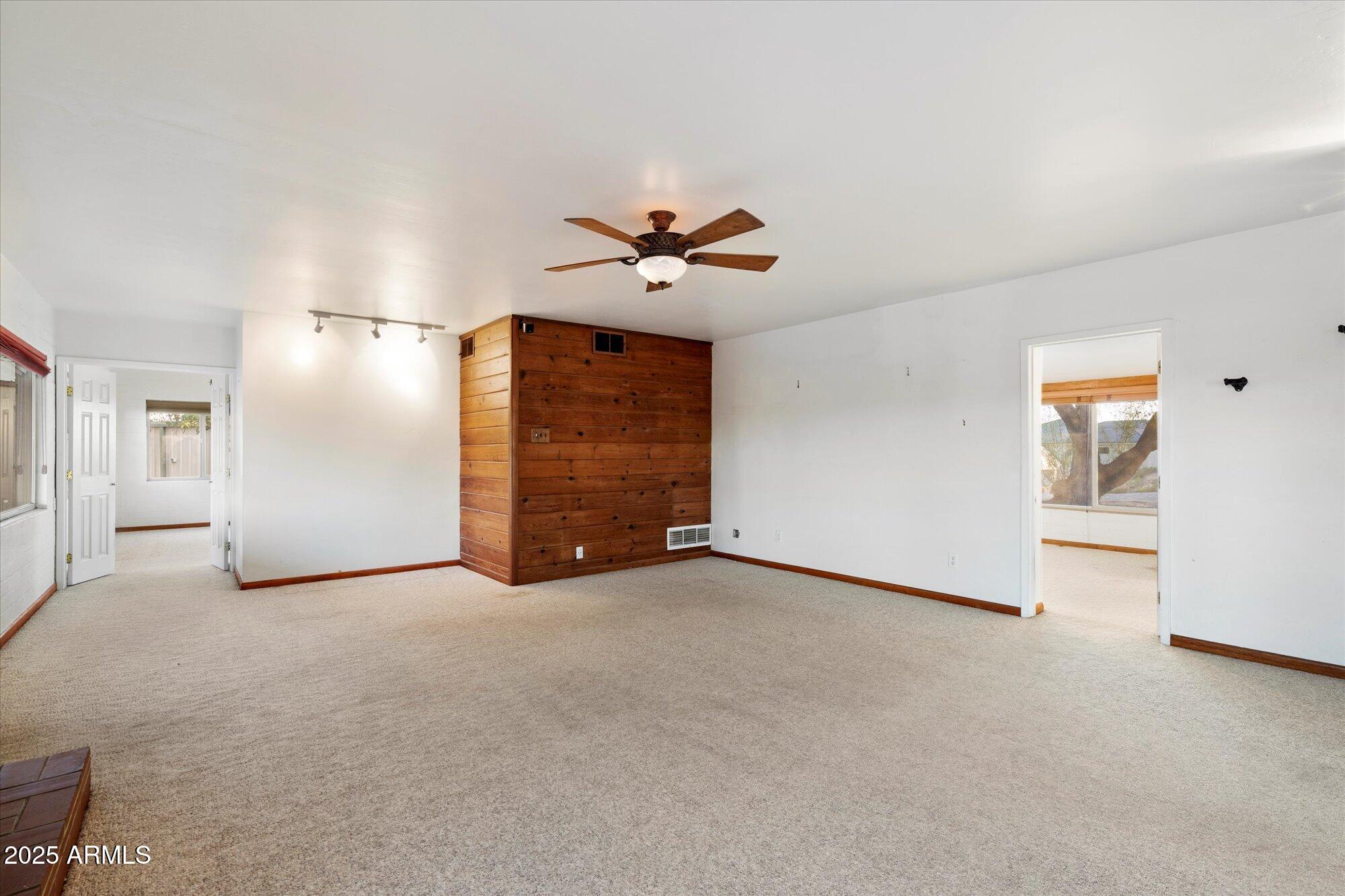 835 W HERMOSA Drive