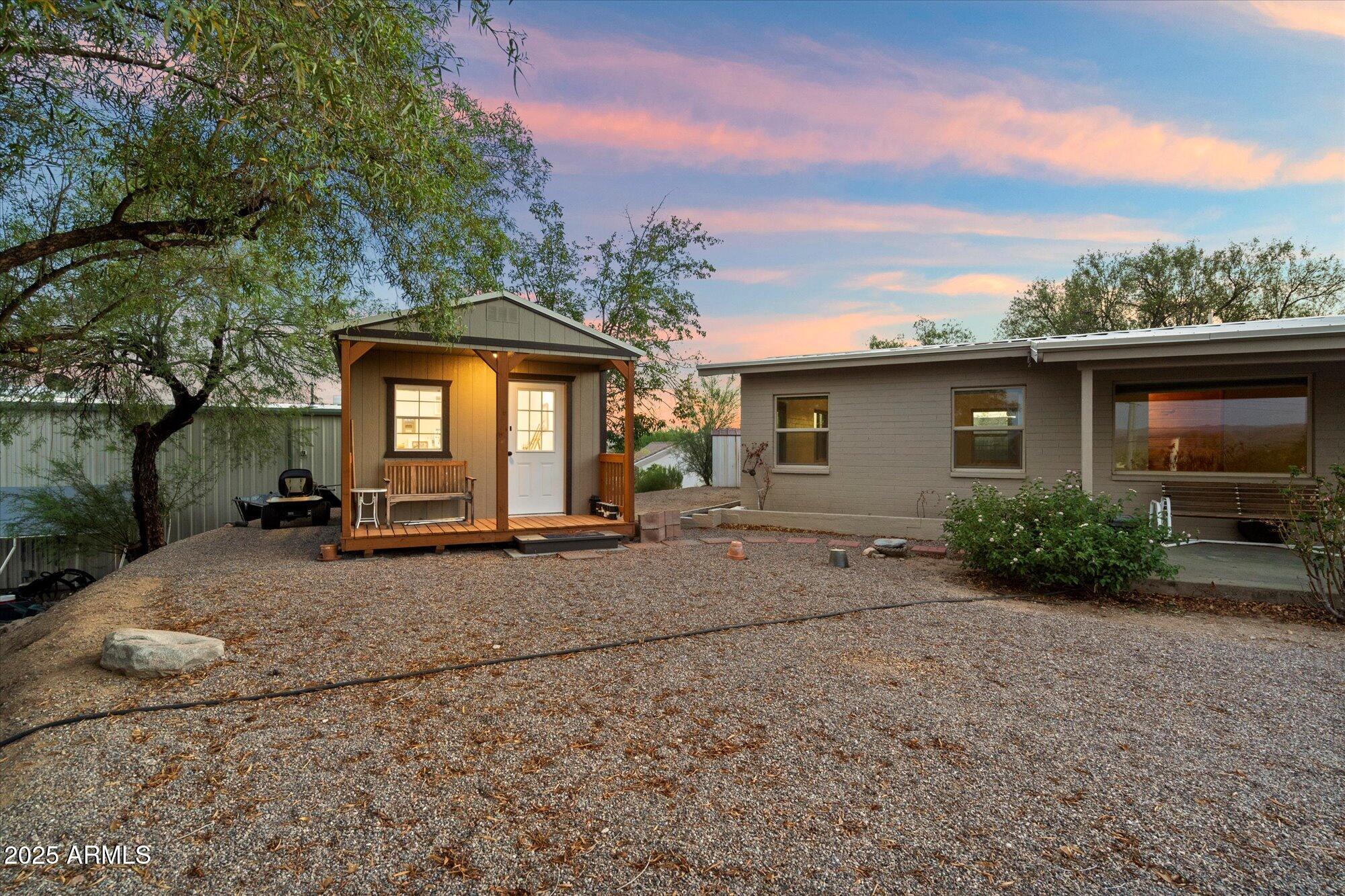 835 W HERMOSA Drive