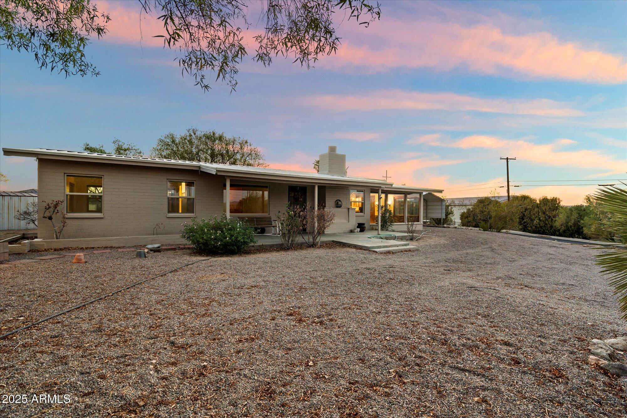 835 W HERMOSA Drive