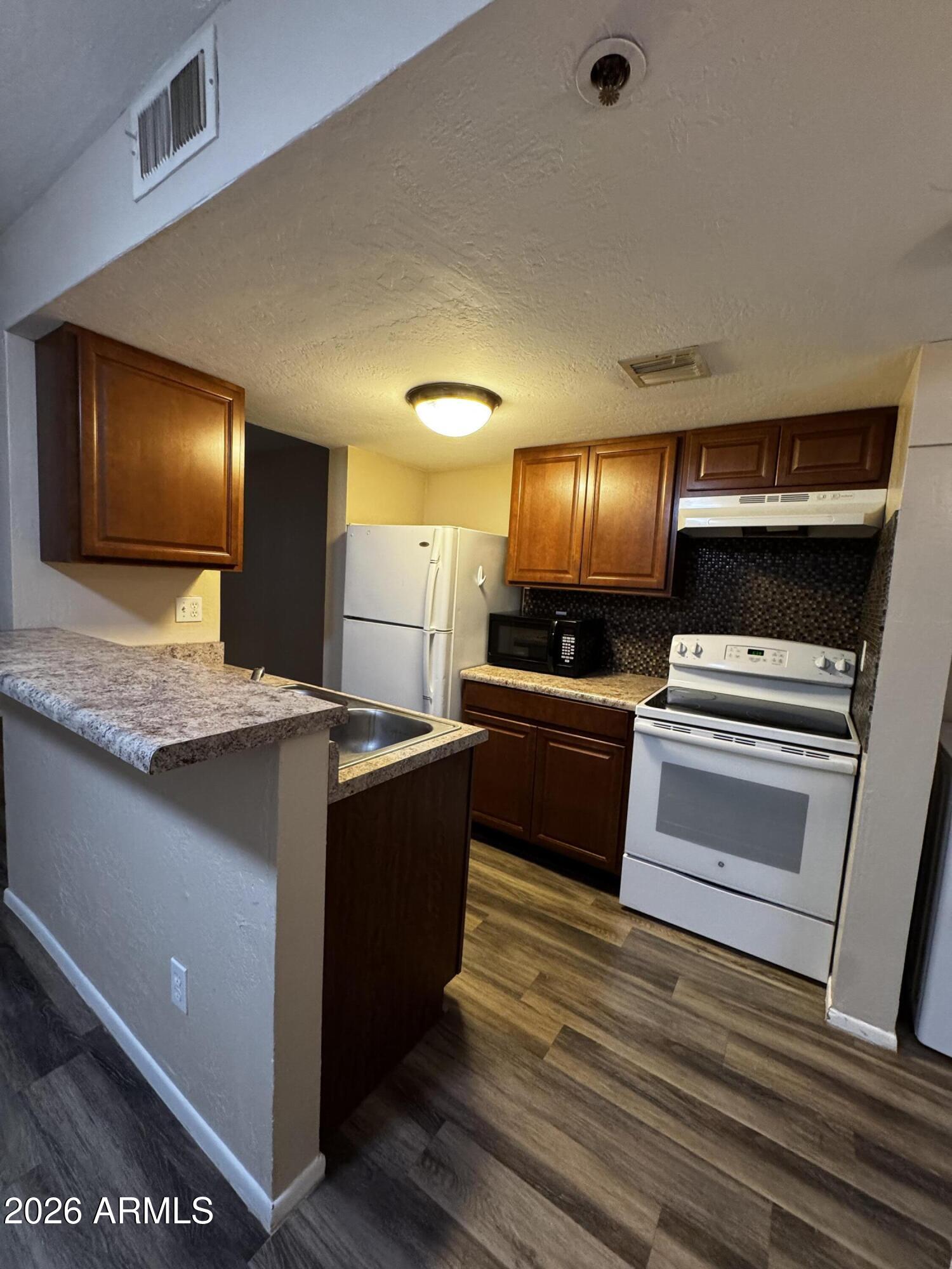 CLIFFS CONDOMINIUM - Residential