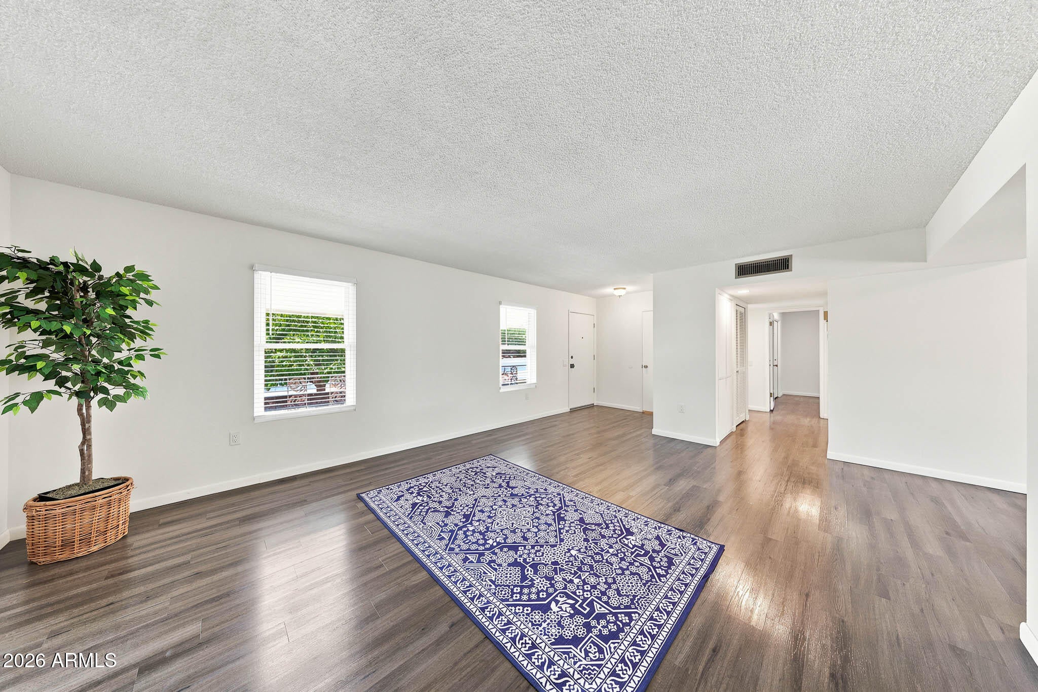 9443 W NEWPORT Drive