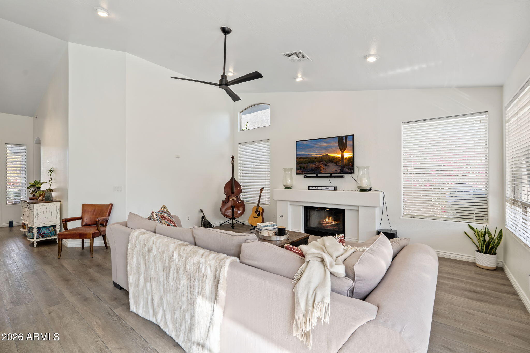 6419 E PARADISE Lane