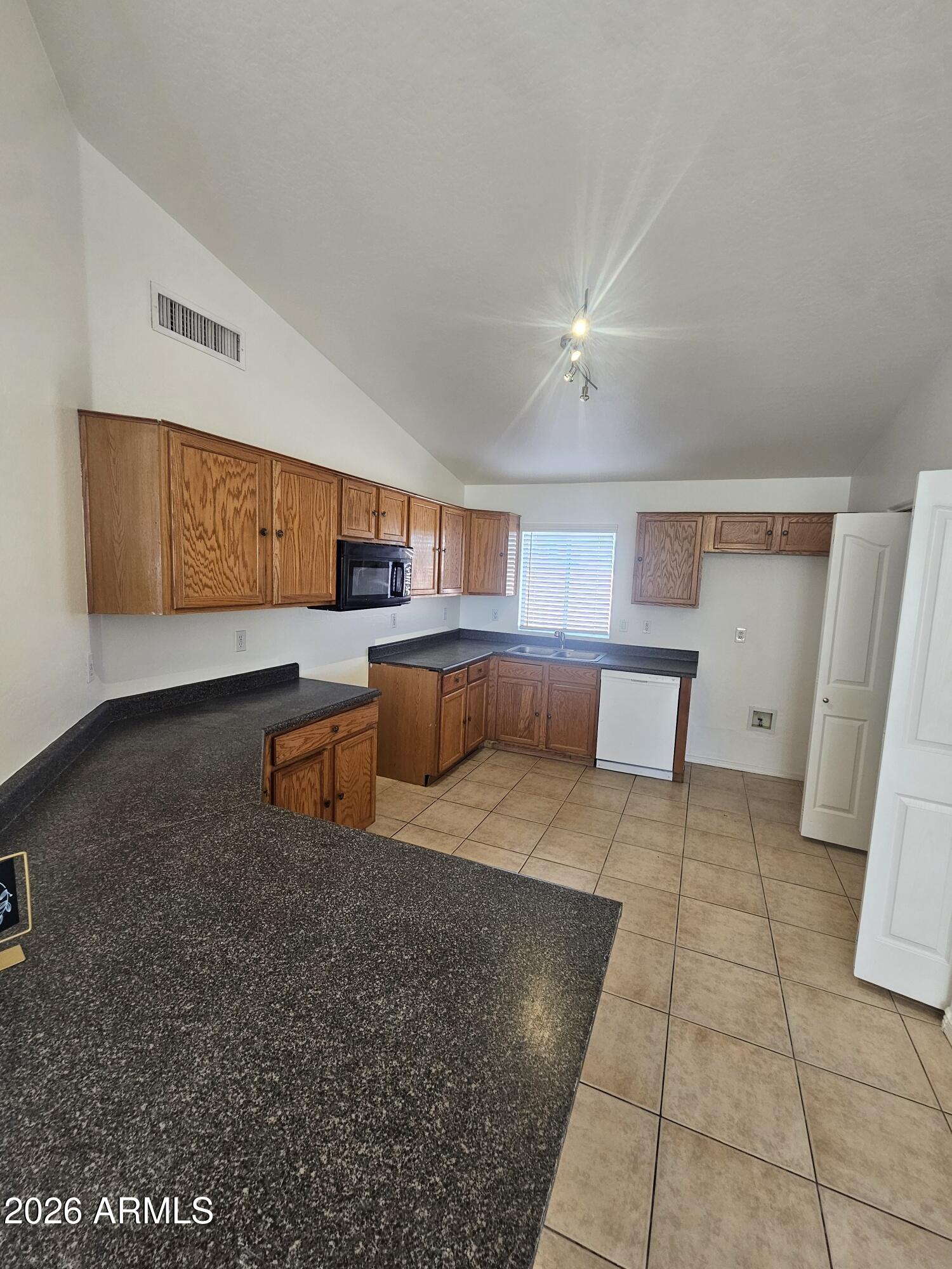 4028 E CHAMBERS Street