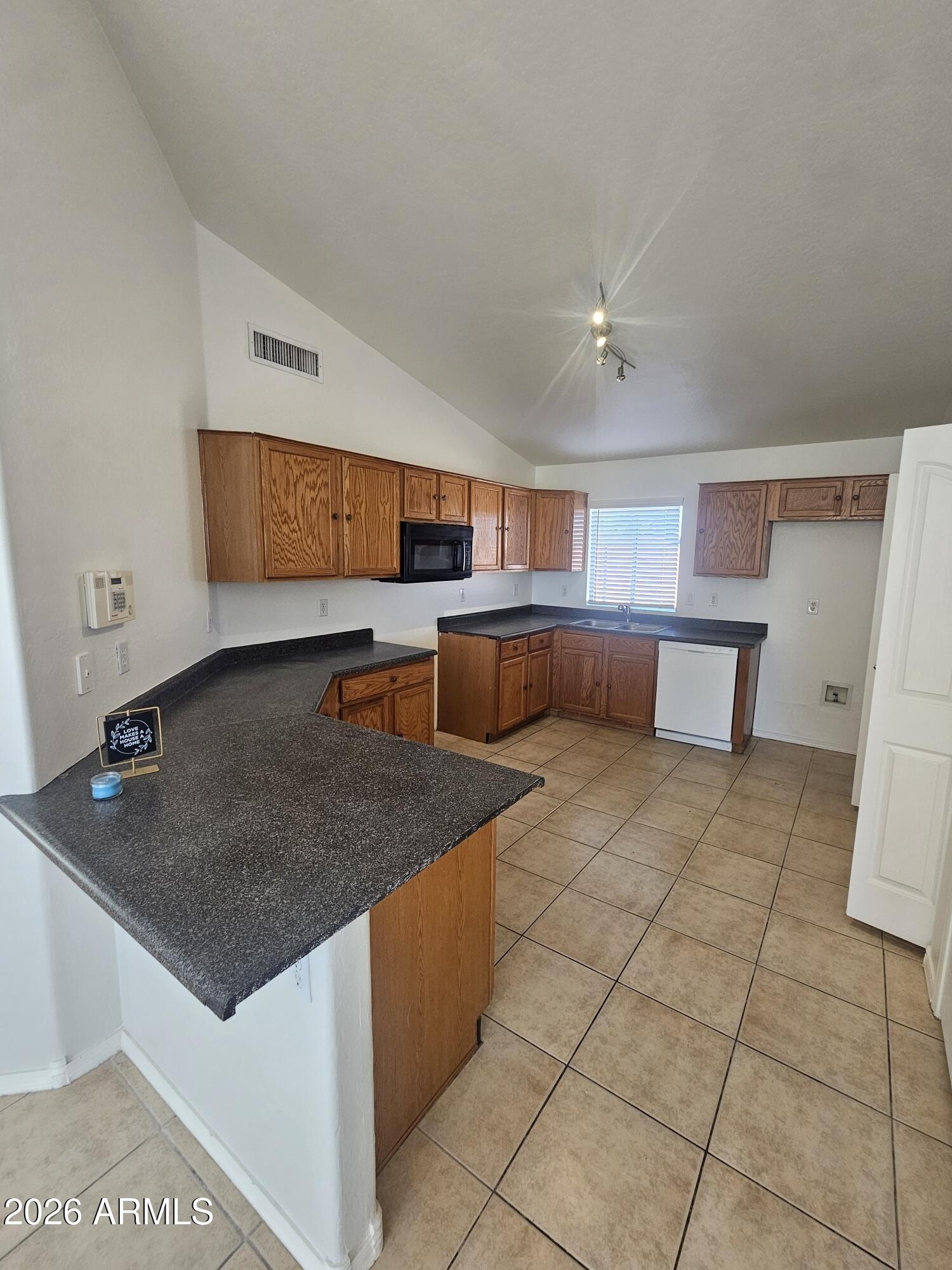 4028 E CHAMBERS Street