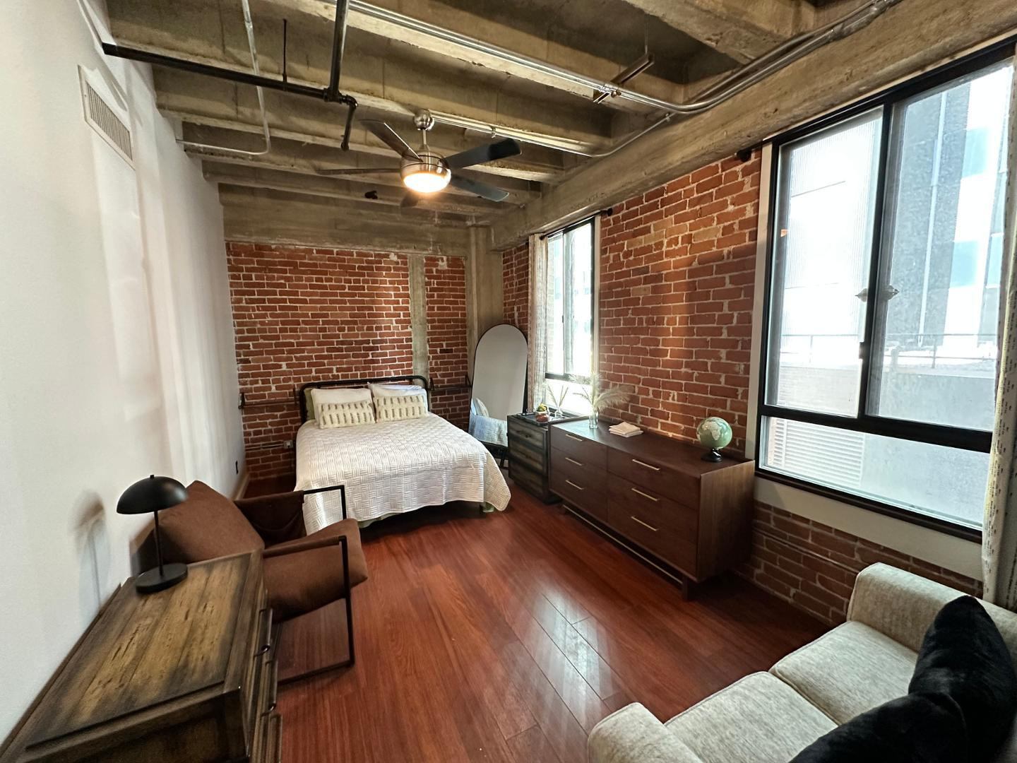114 W Adams Street 402