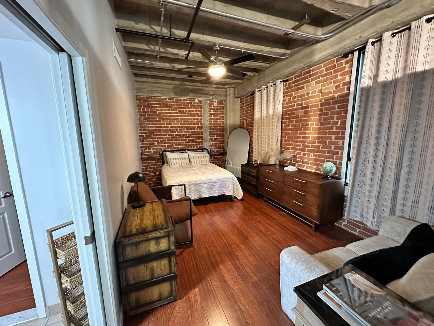 114 W Adams Street 402