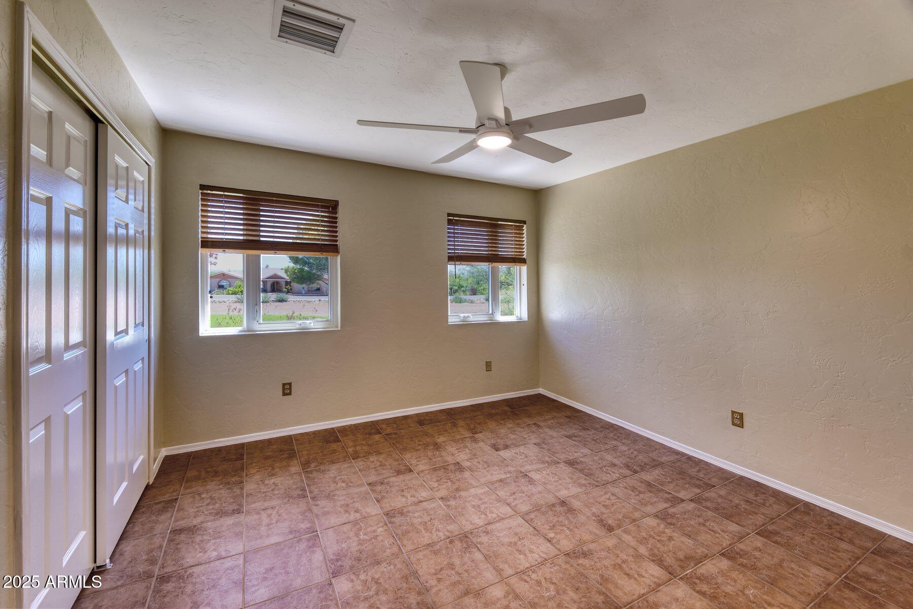 EXECUTIVE ACRES - Residential