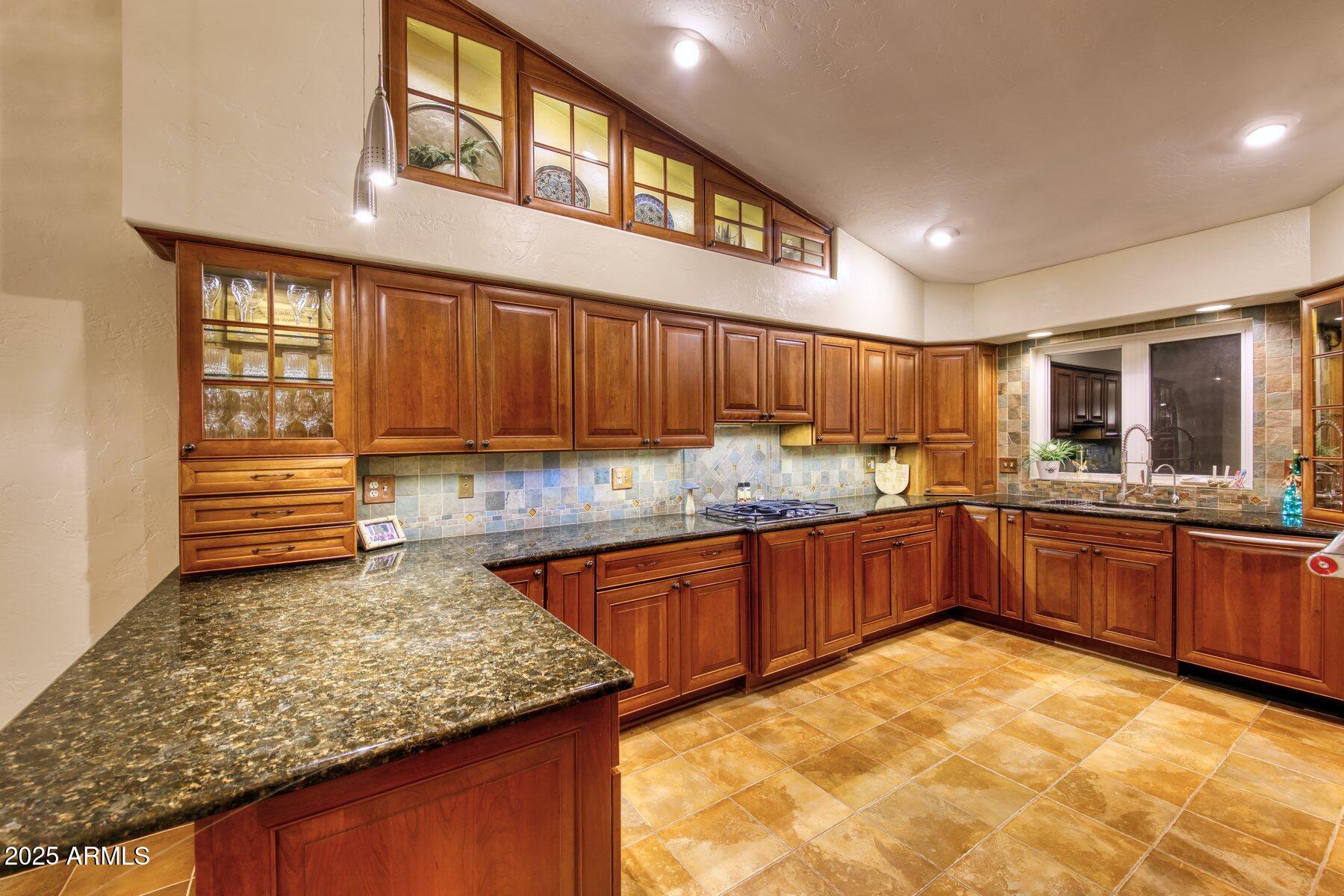 EXECUTIVE ACRES - Residential