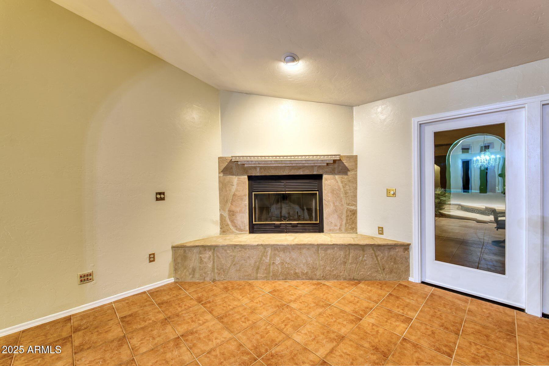 EXECUTIVE ACRES - Residential