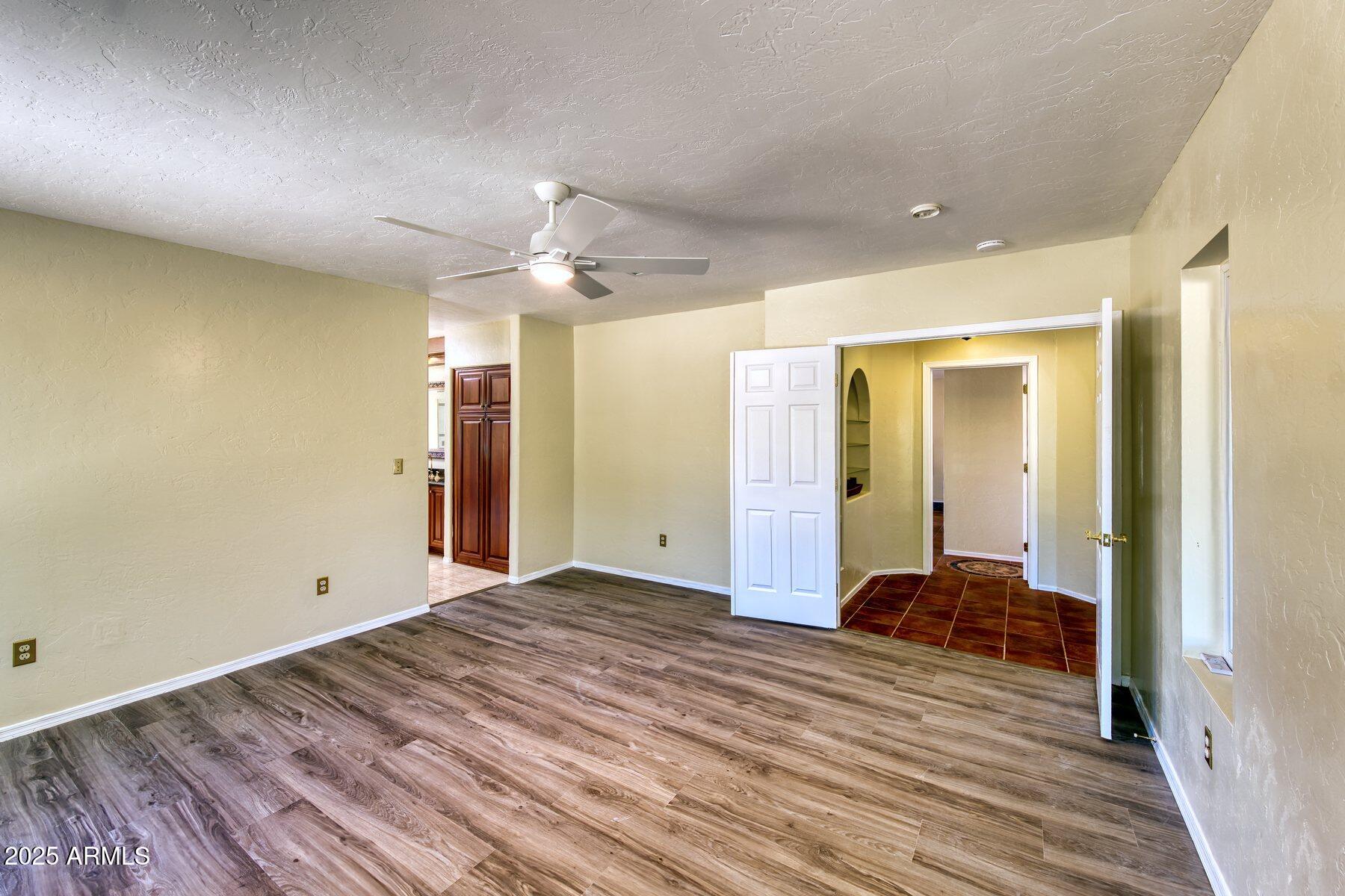 EXECUTIVE ACRES - Residential