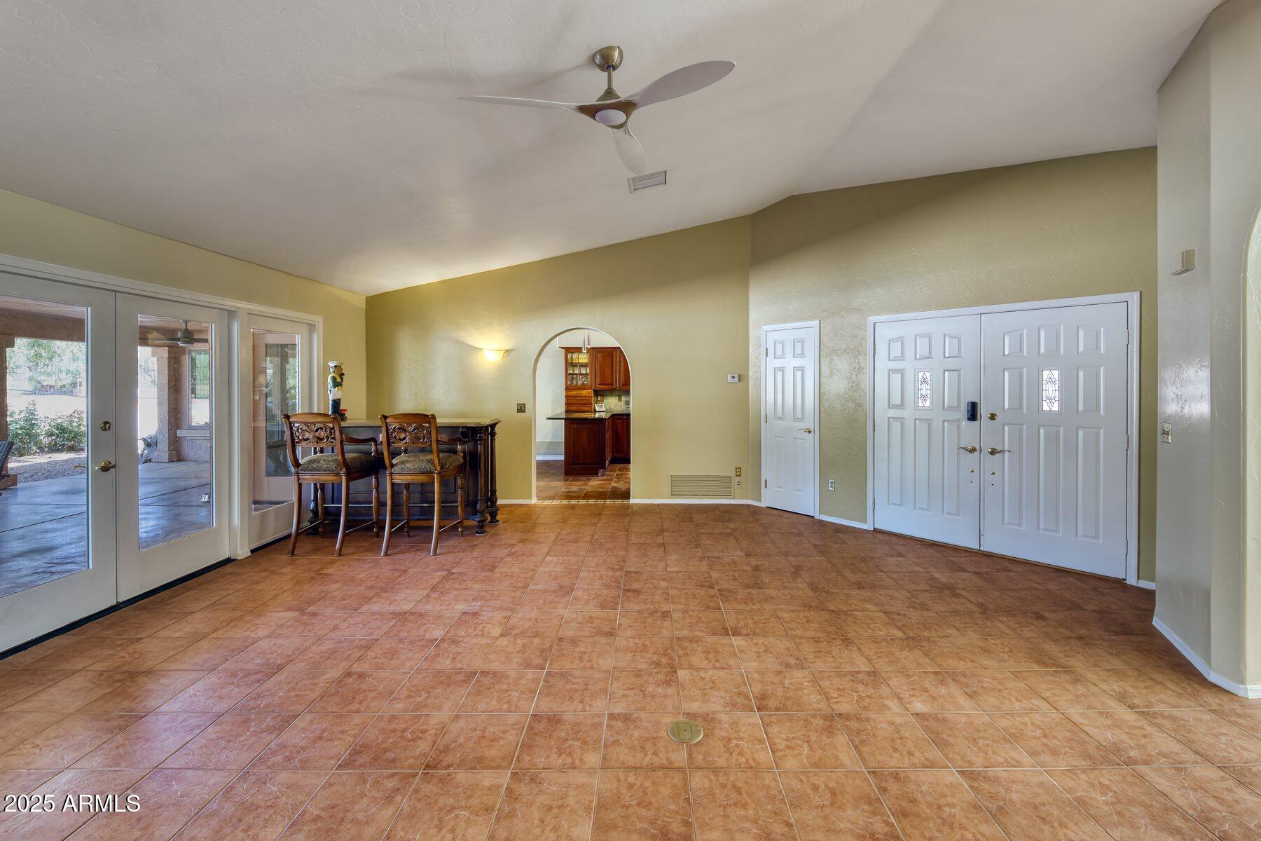 EXECUTIVE ACRES - Residential
