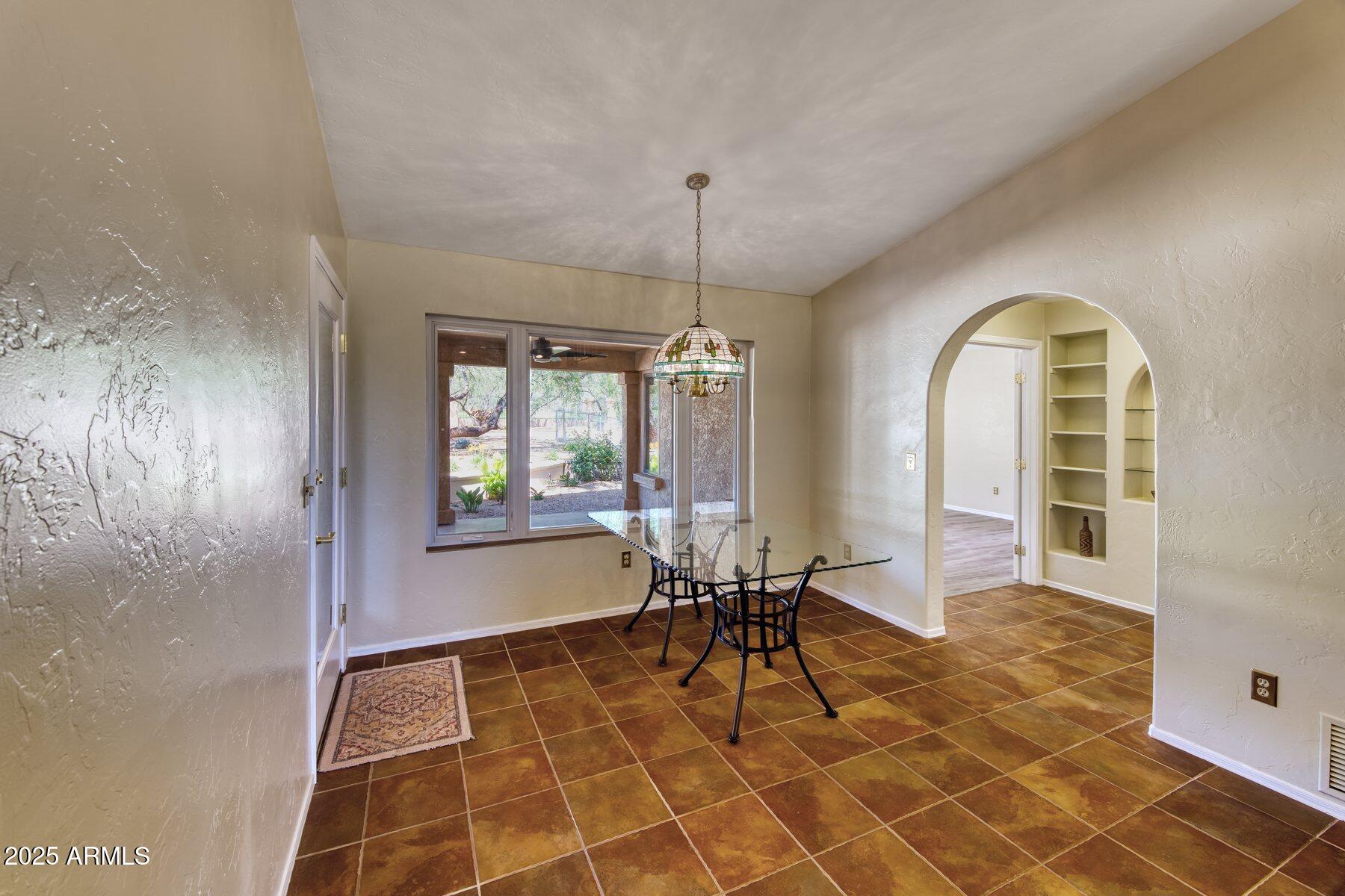 EXECUTIVE ACRES - Residential