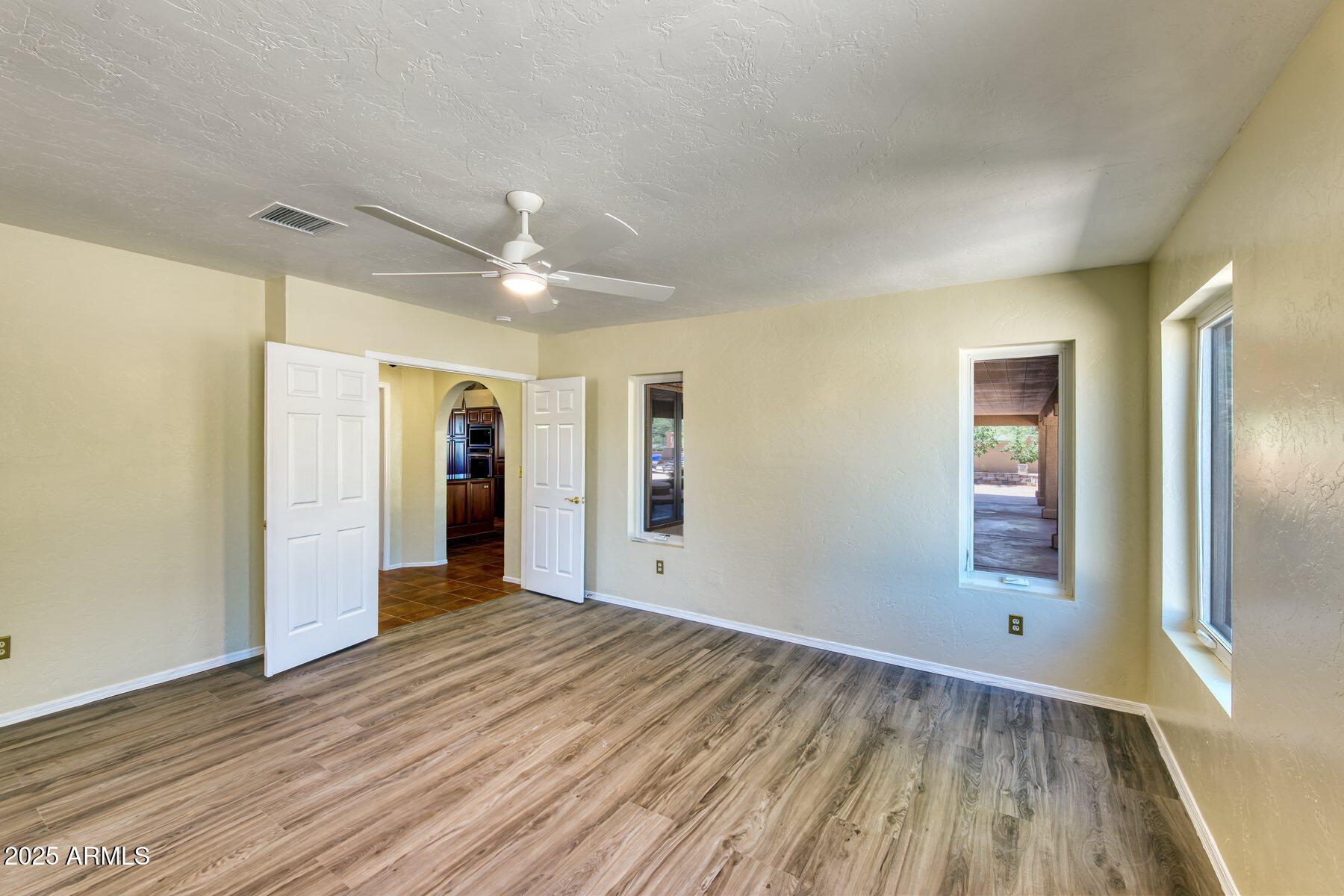 EXECUTIVE ACRES - Residential