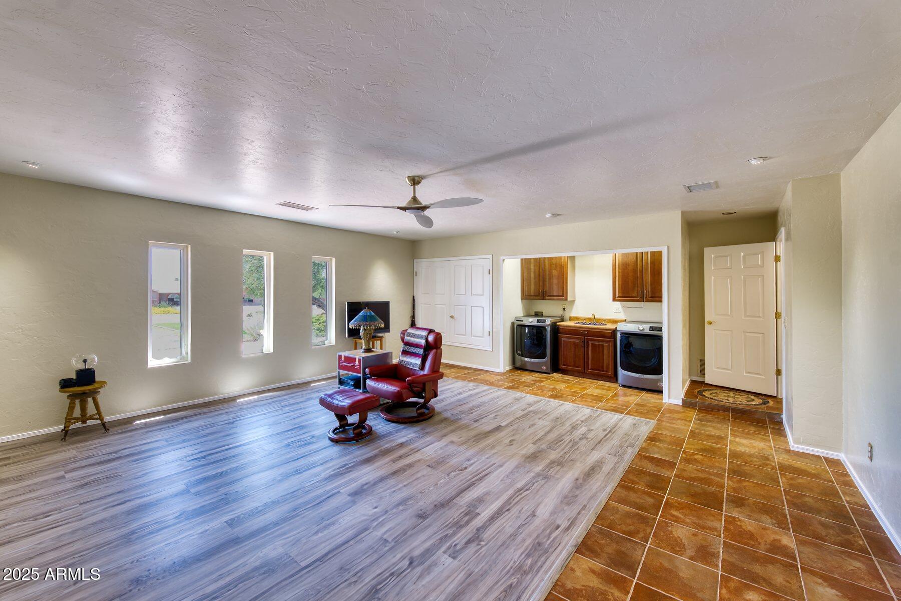 EXECUTIVE ACRES - Residential
