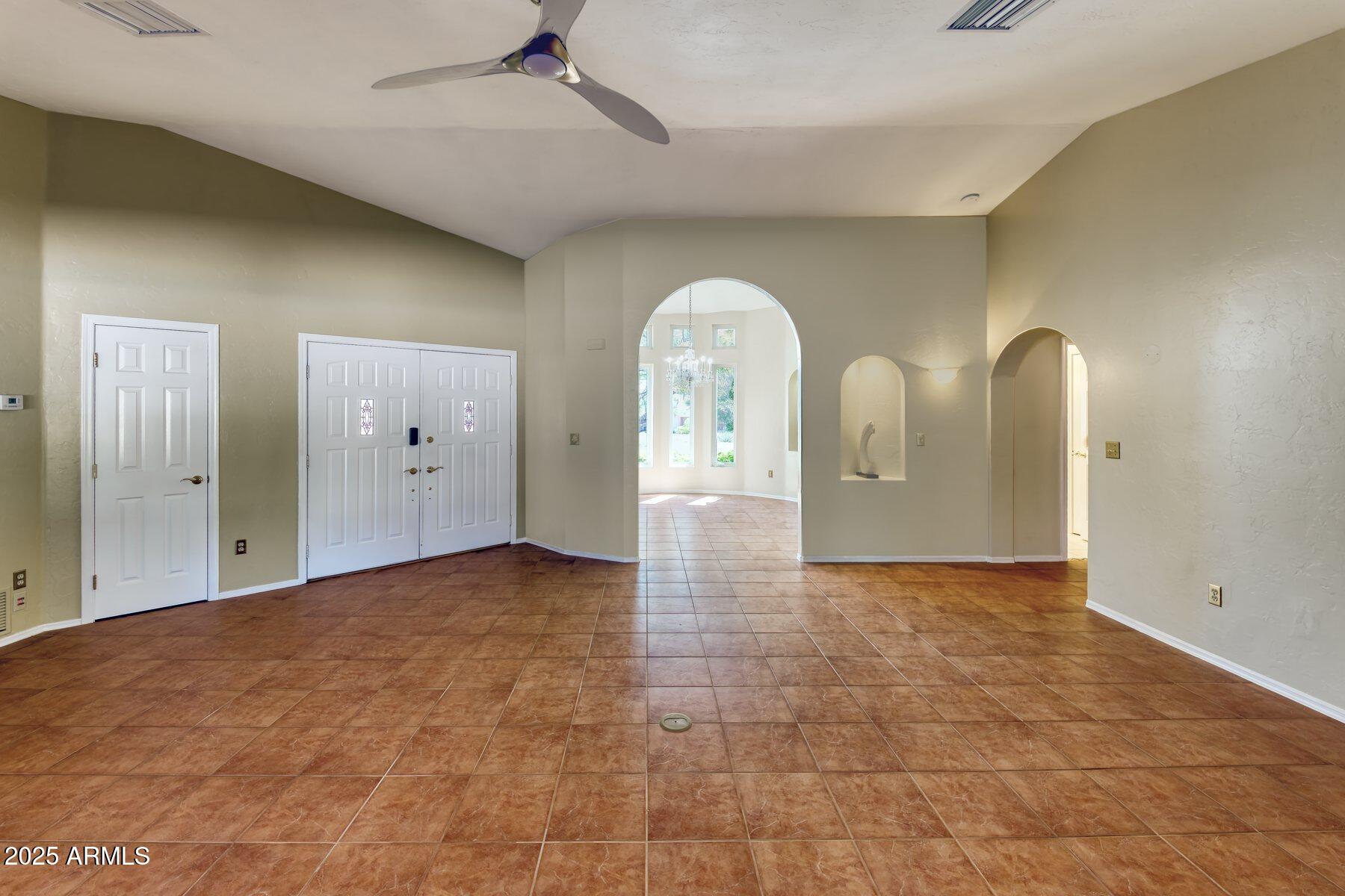 EXECUTIVE ACRES - Residential