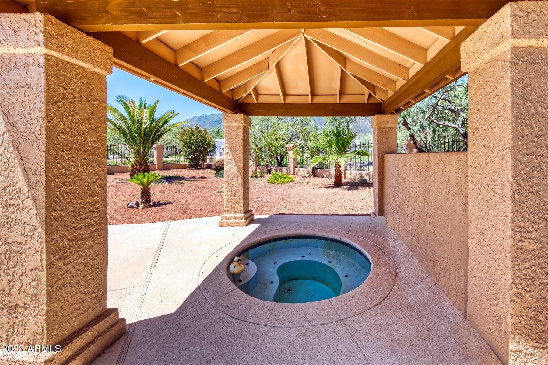 EXECUTIVE ACRES - Residential