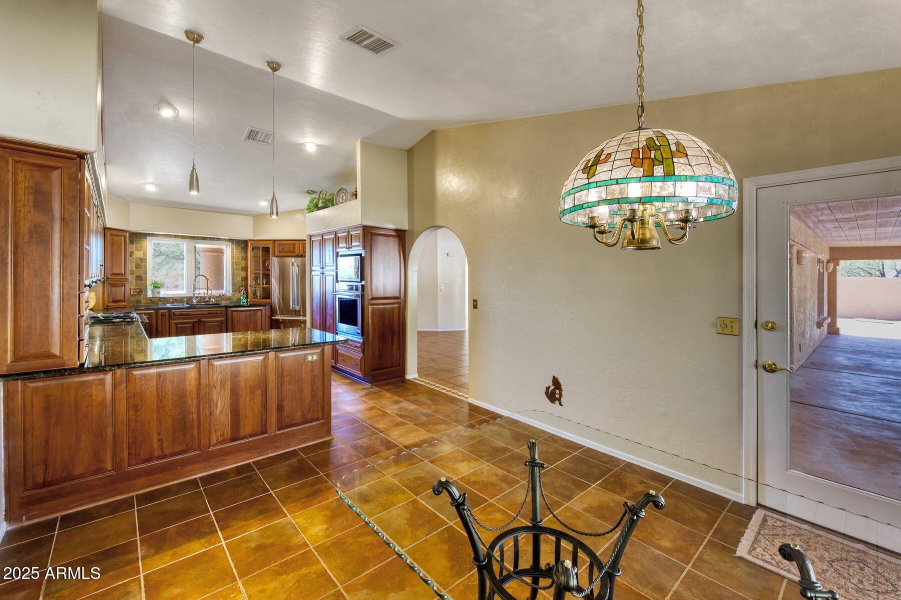EXECUTIVE ACRES - Residential