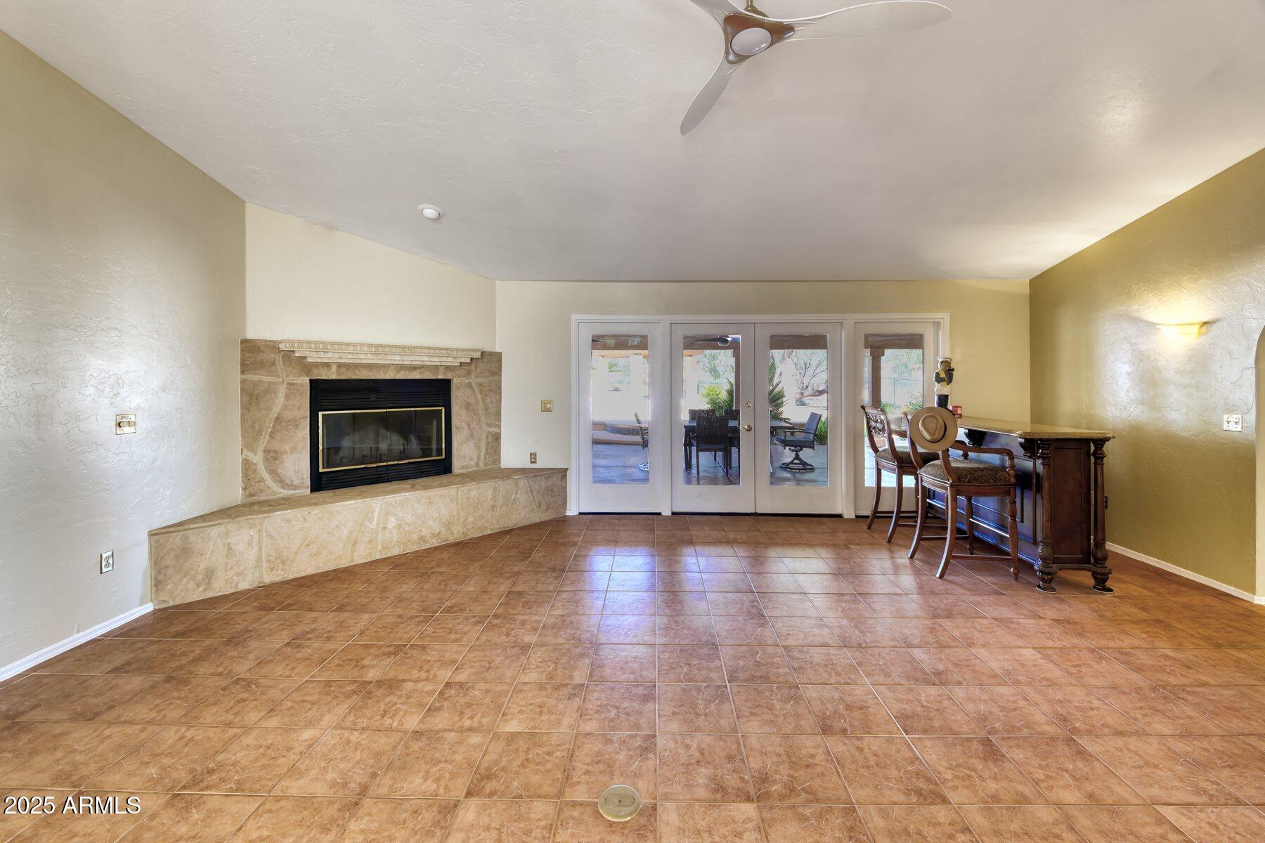 EXECUTIVE ACRES - Residential