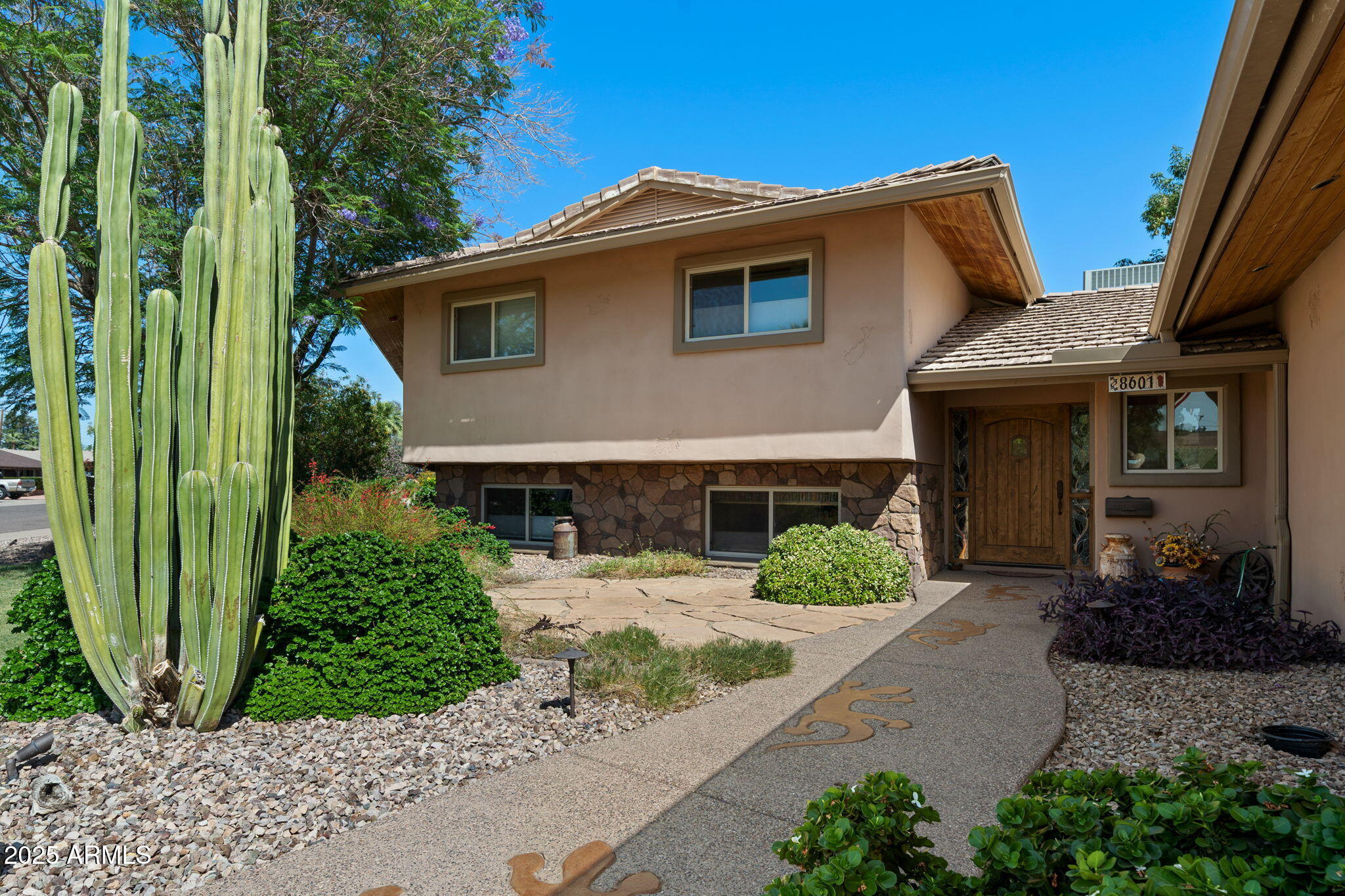 8601 E HIGHLAND Avenue