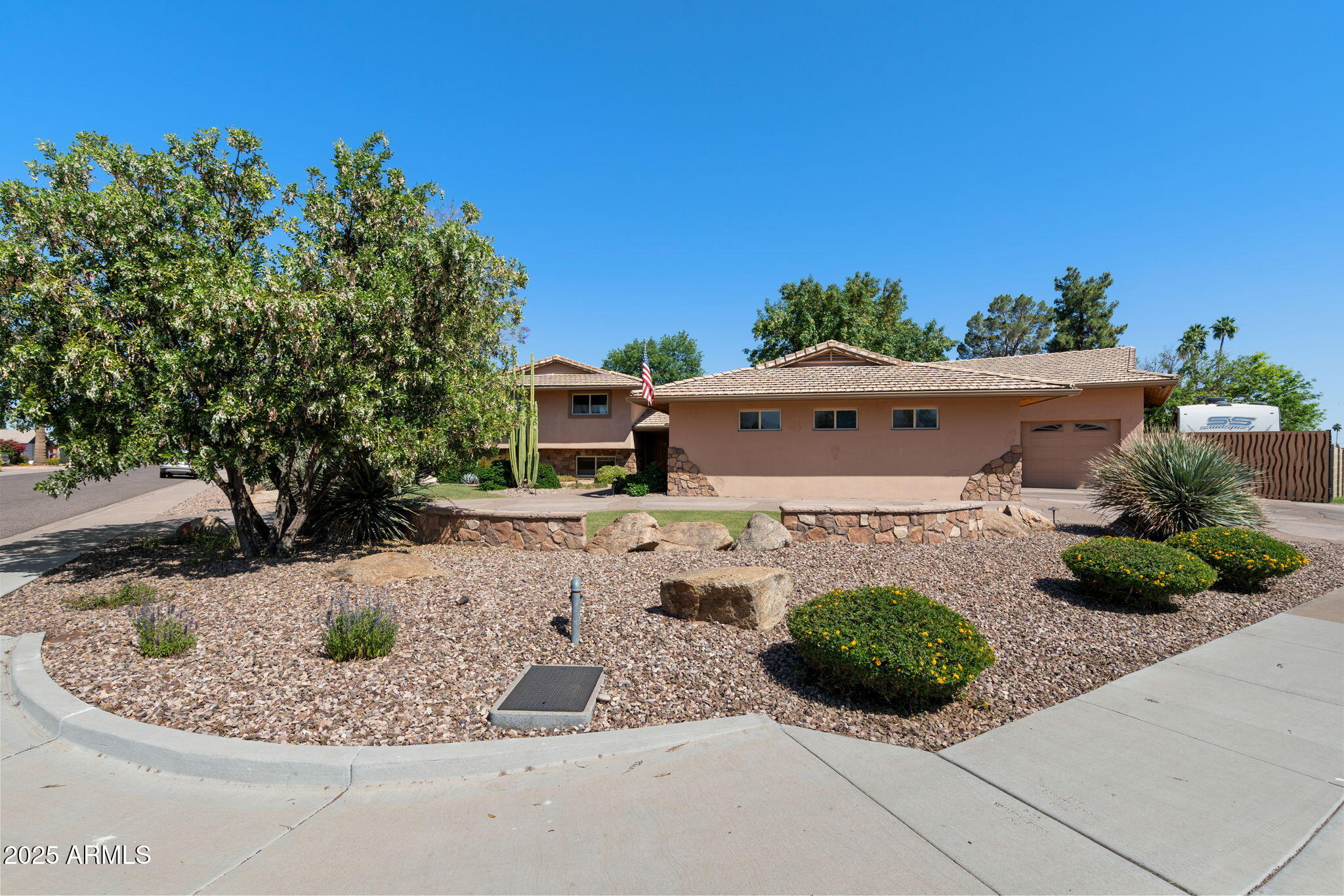 8601 E HIGHLAND Avenue