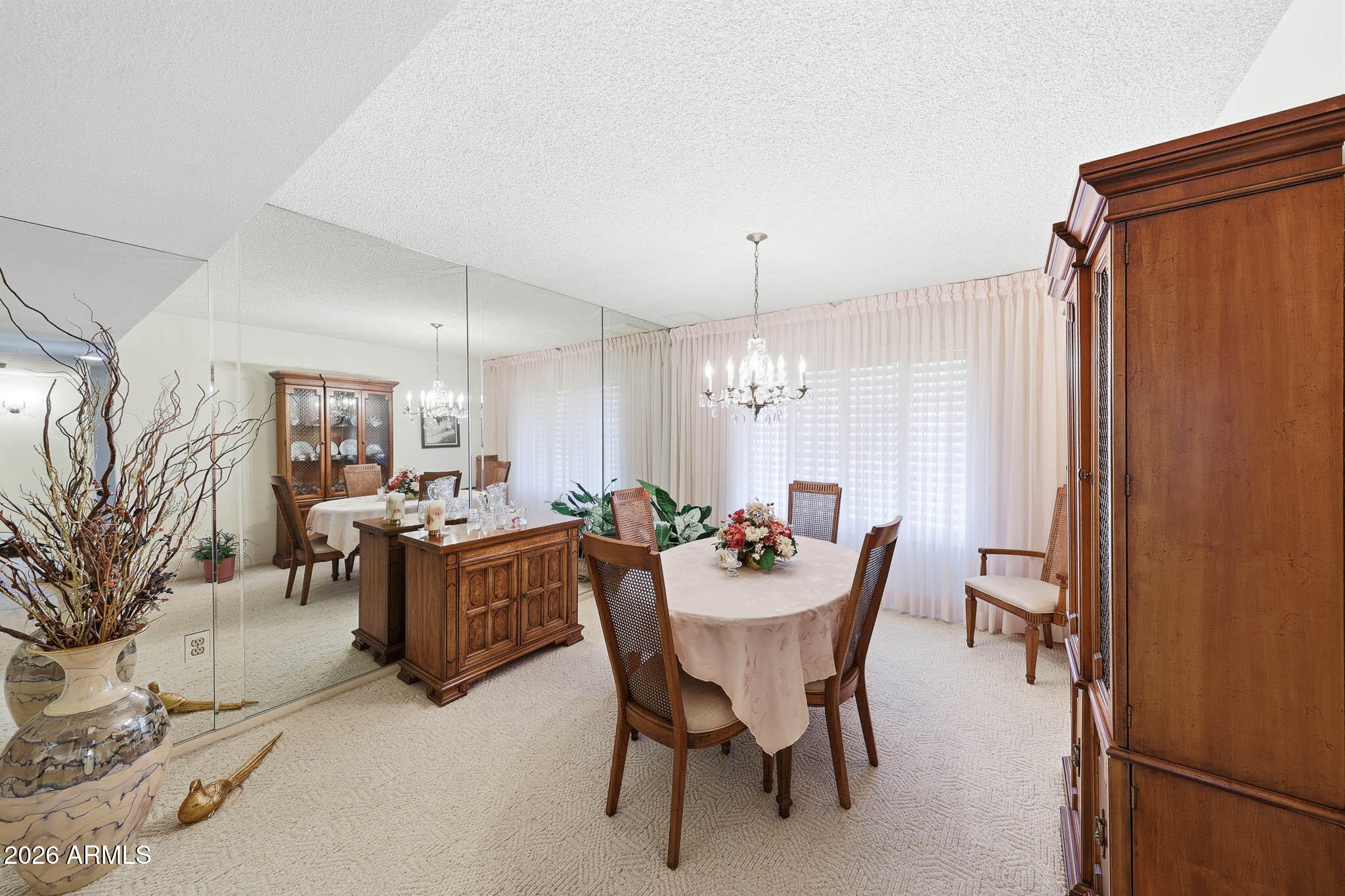 9819 W LINDGREN Avenue