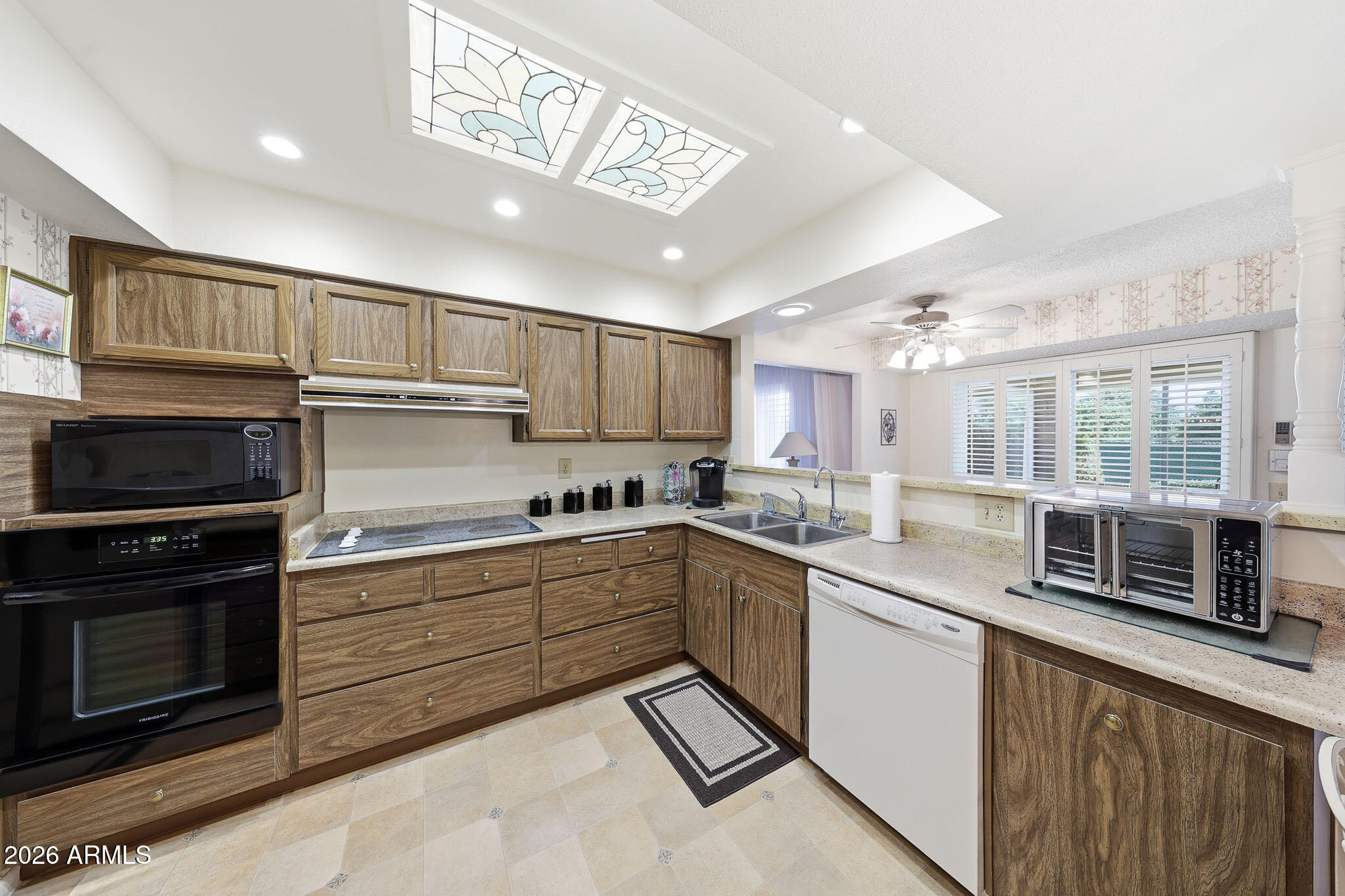 9819 W LINDGREN Avenue