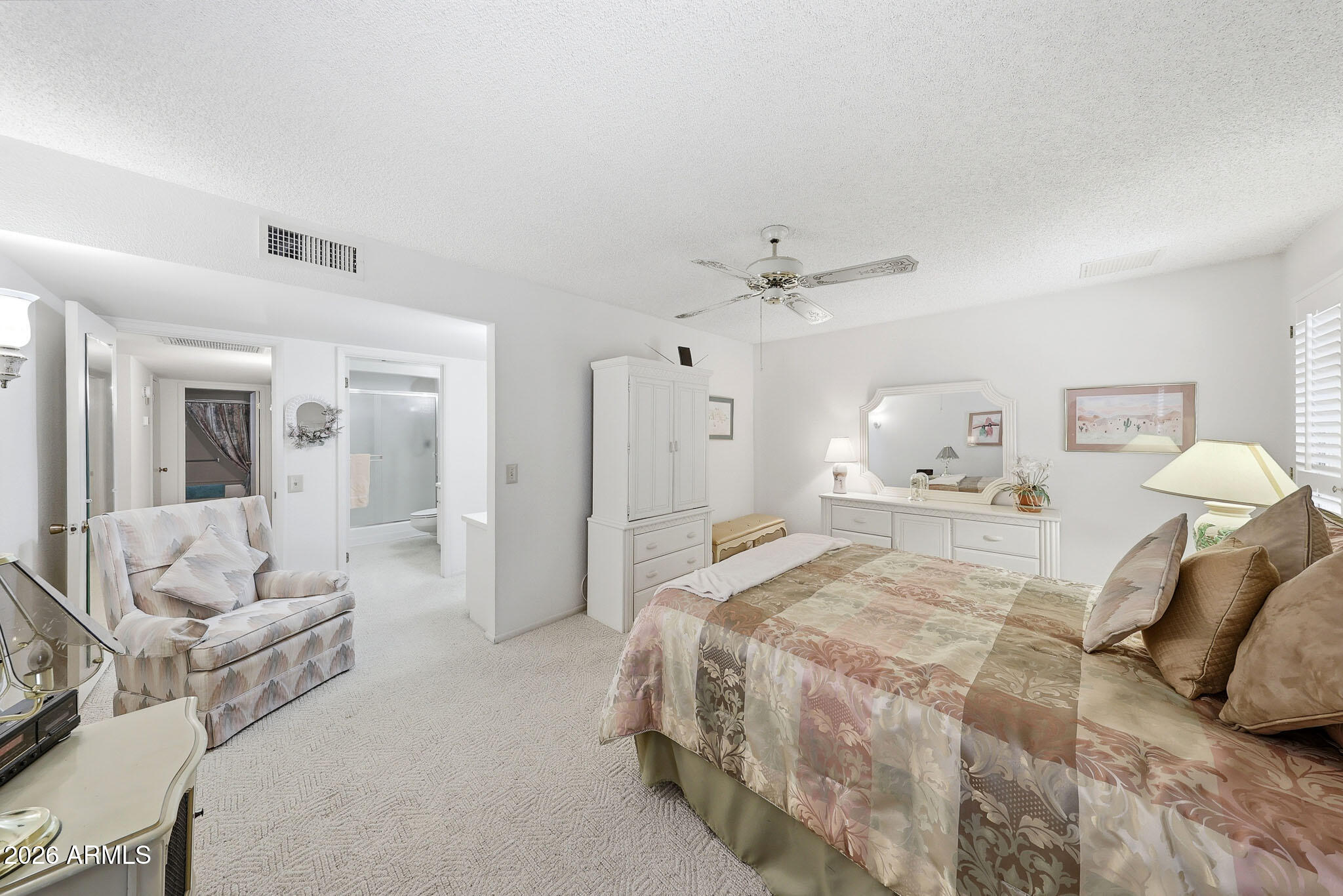 9819 W LINDGREN Avenue