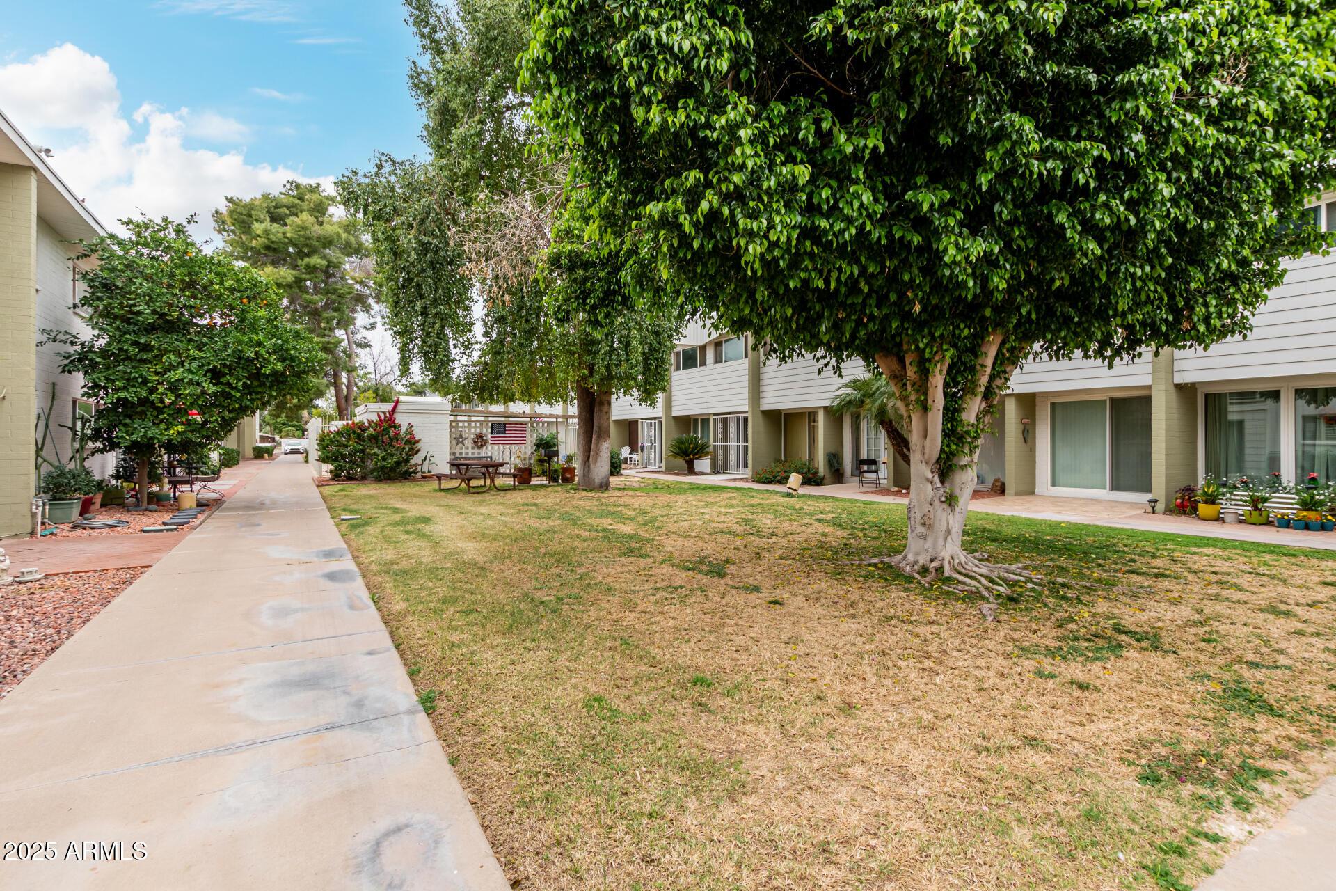 SCOTTSDALE EAST - Residential