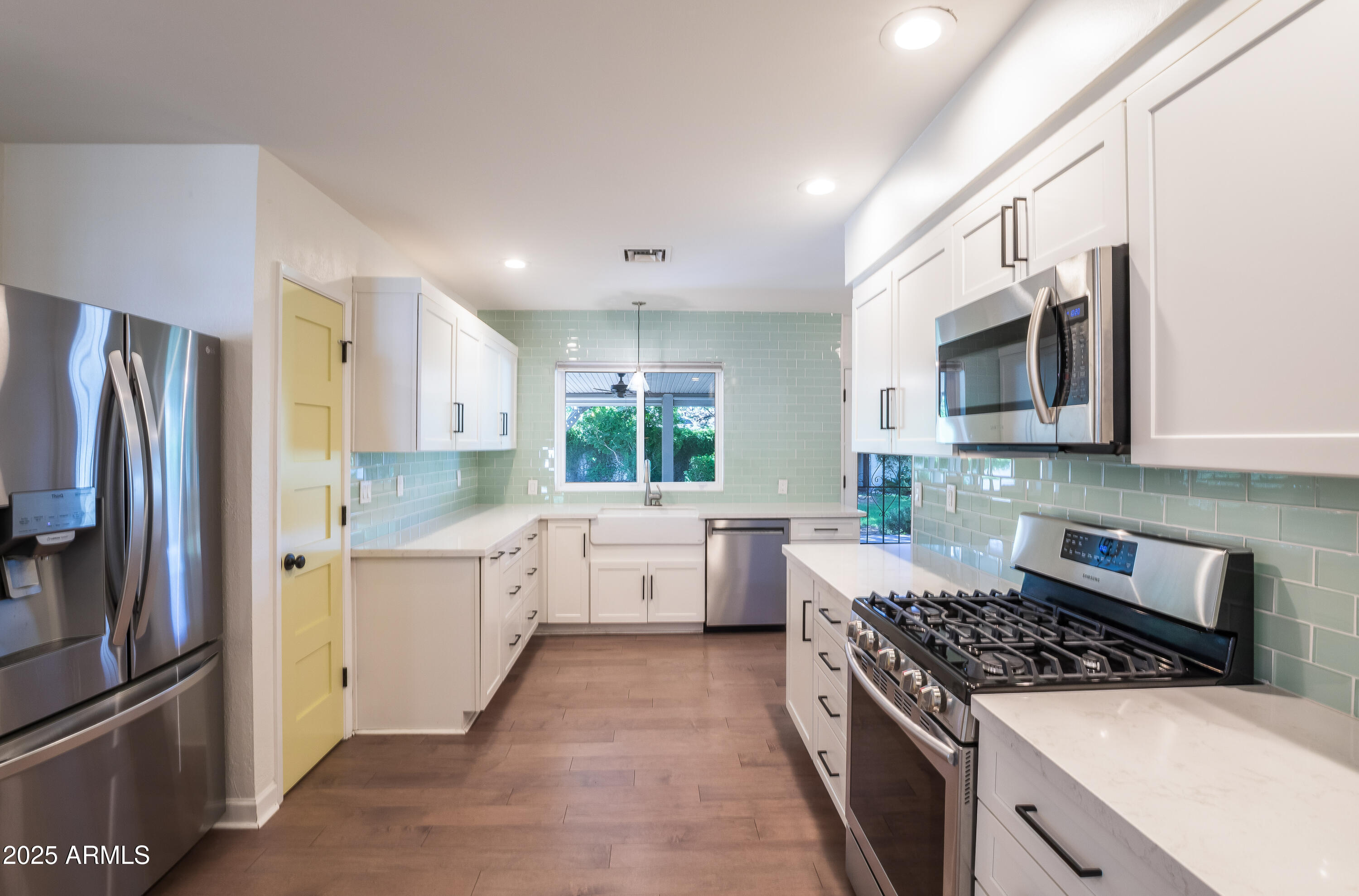 4645 E CAMBRIDGE Avenue