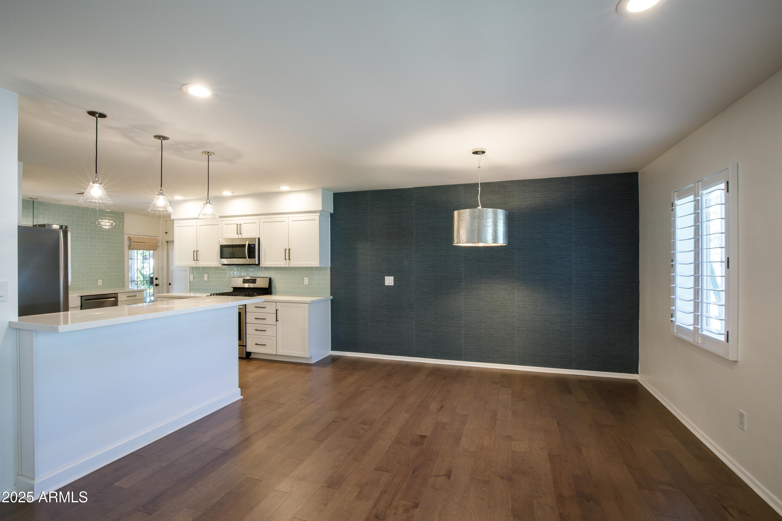 4645 E CAMBRIDGE Avenue