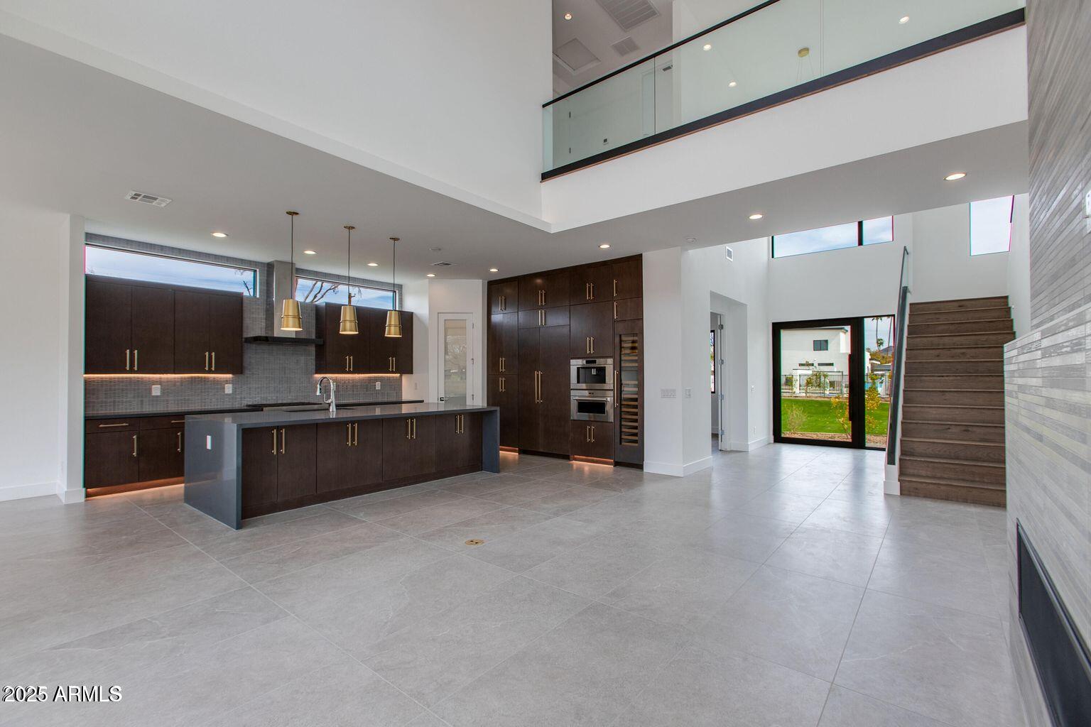 100 W NORTHERN Avenue 15