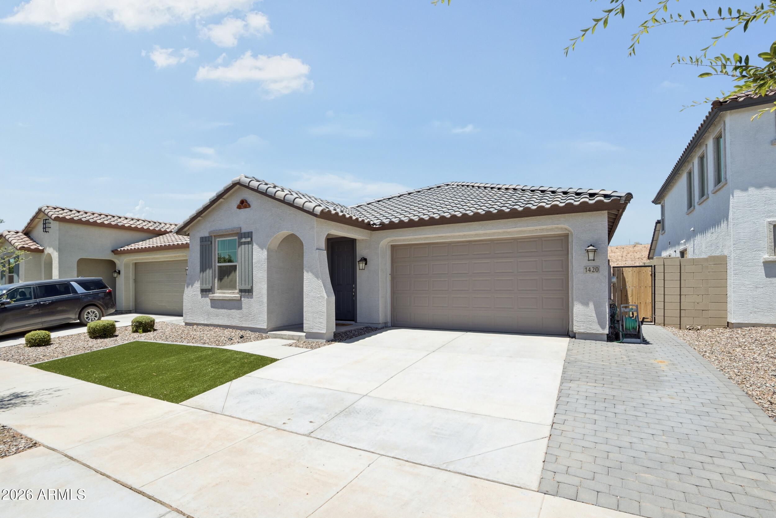 1420 W MACAW Drive