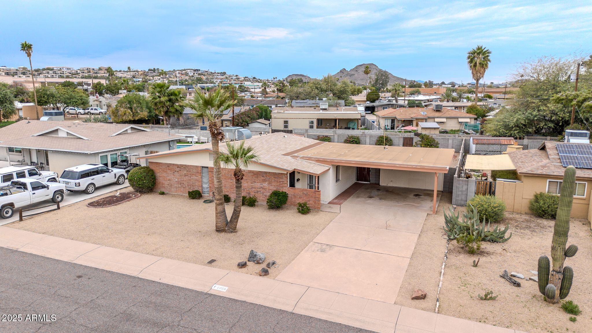 2208 E SYLVIA Street