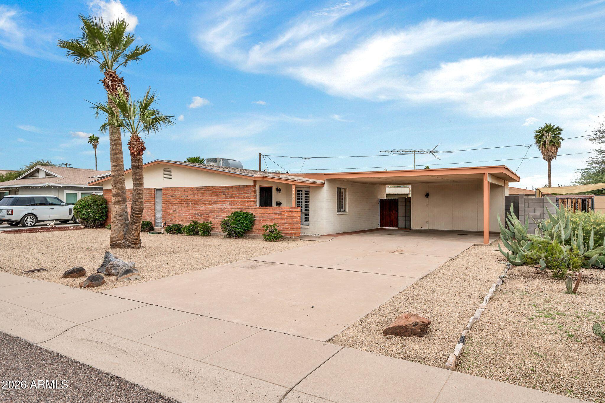 2208 E SYLVIA Street