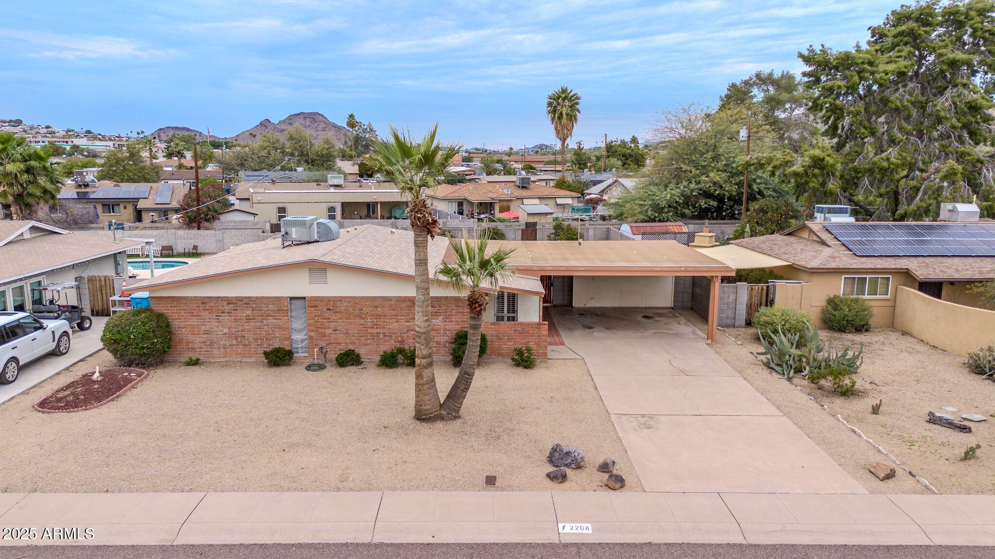 2208 E SYLVIA Street