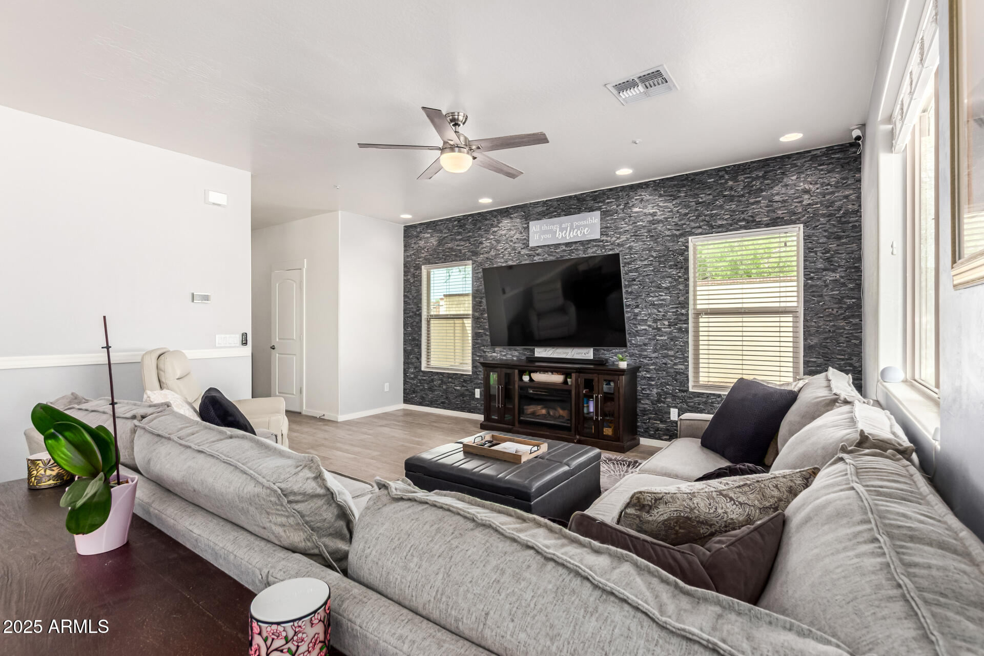 1147 N 86TH Place