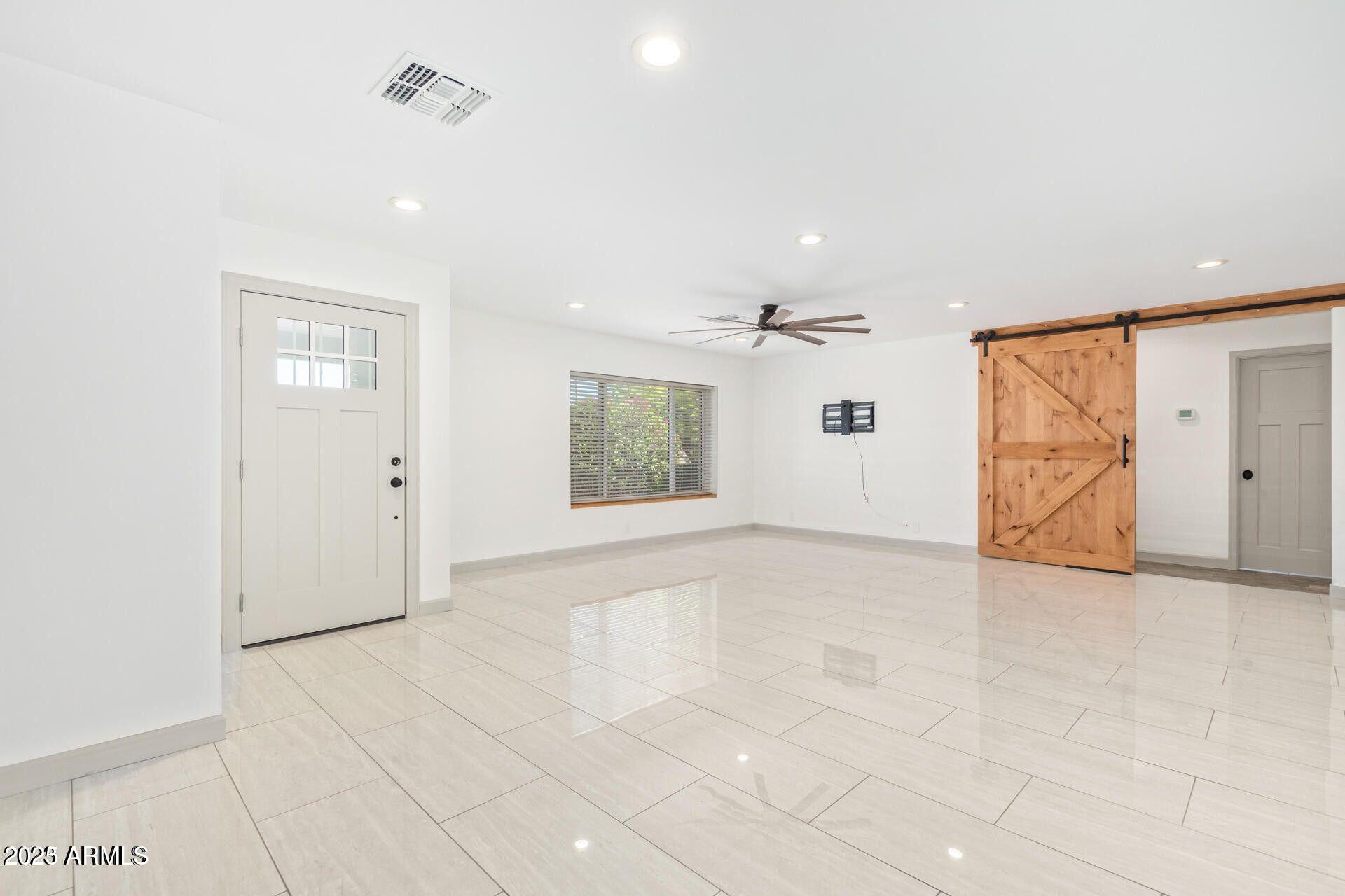 905 W BELL DE MAR Drive