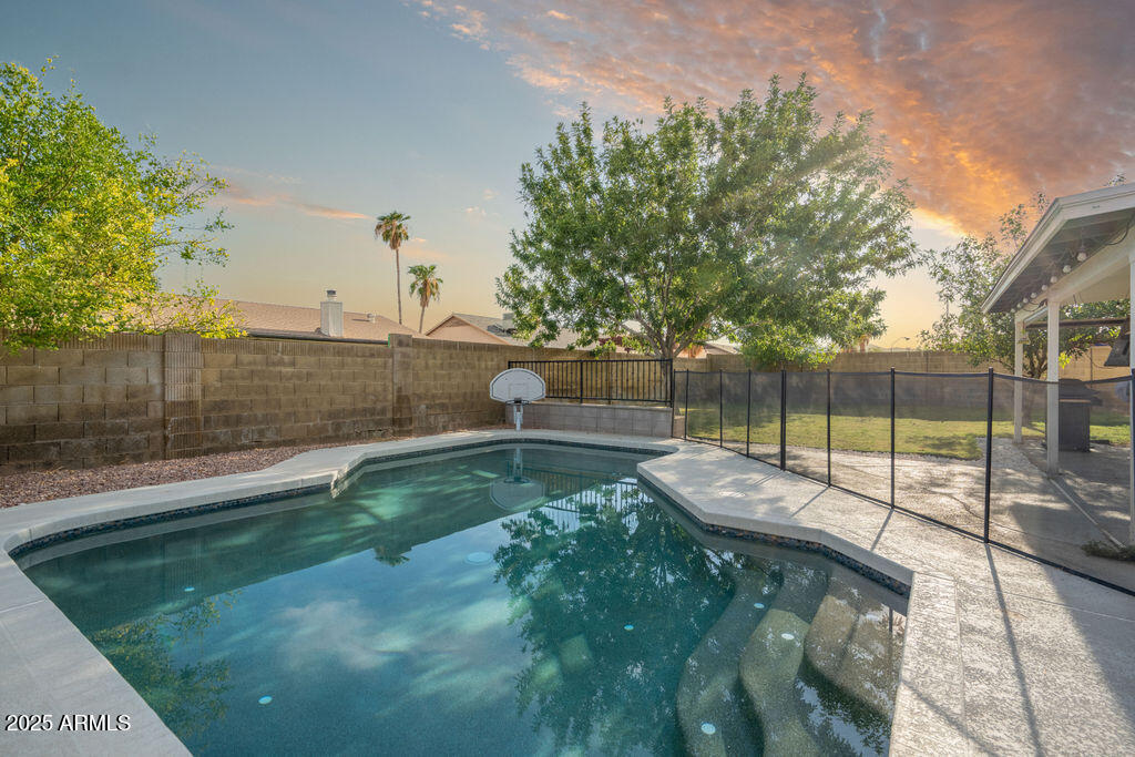 905 W BELL DE MAR Drive