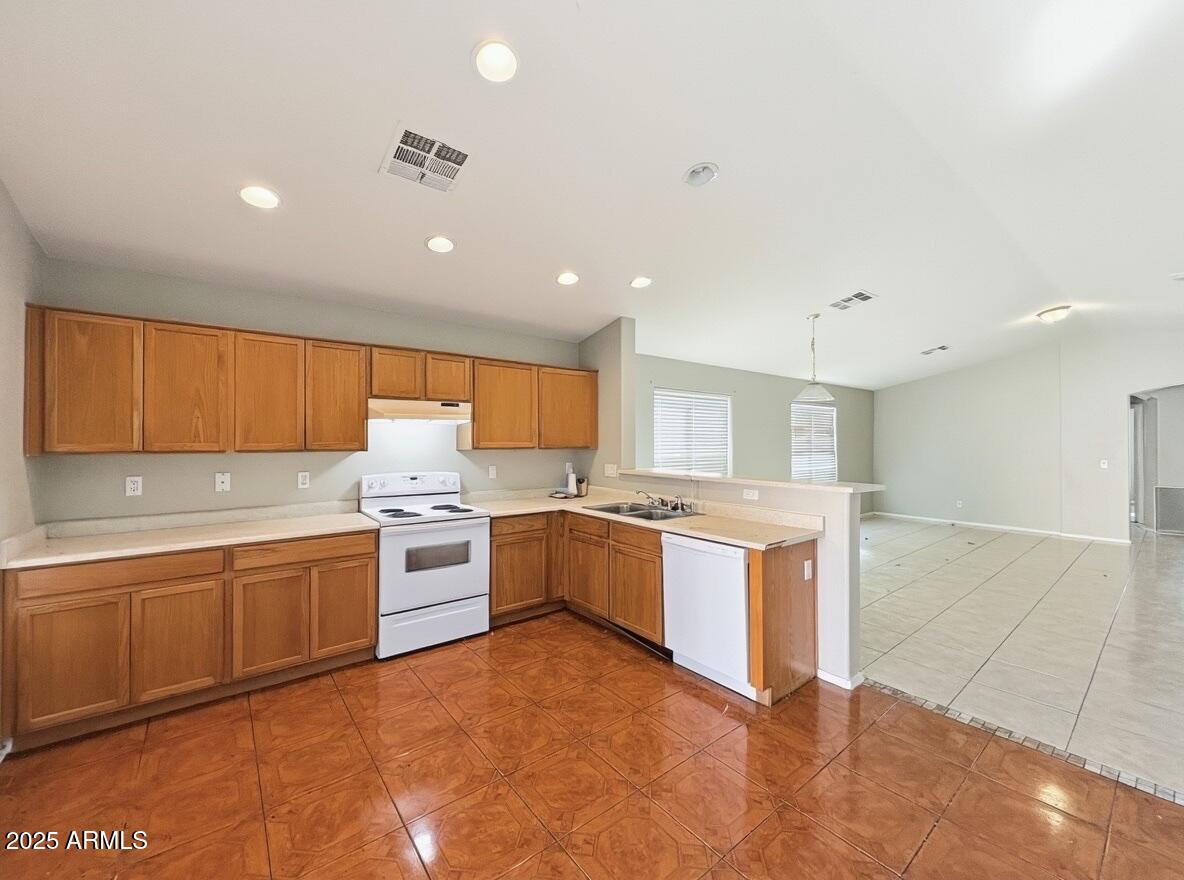 7208 W WARNER Street