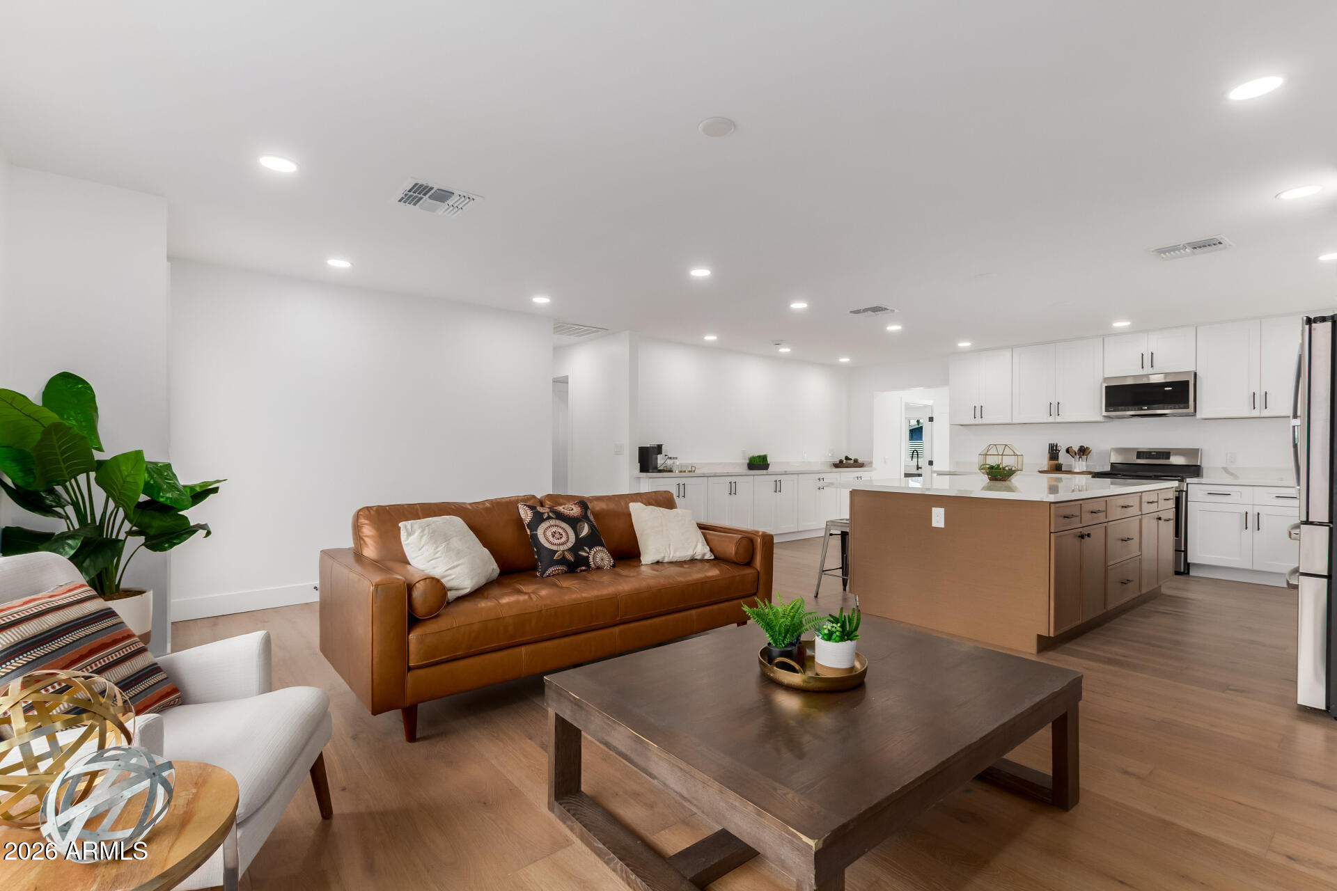 8401 E SAN MIGUEL Avenue