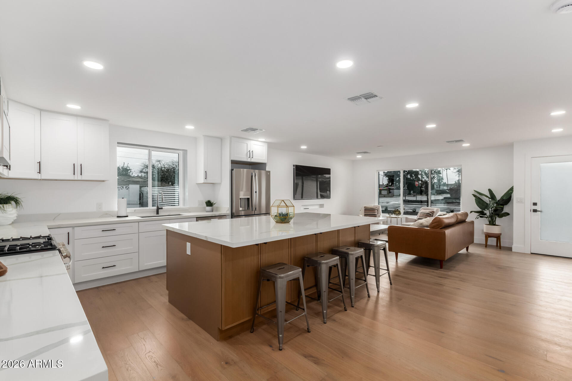 8401 E SAN MIGUEL Avenue