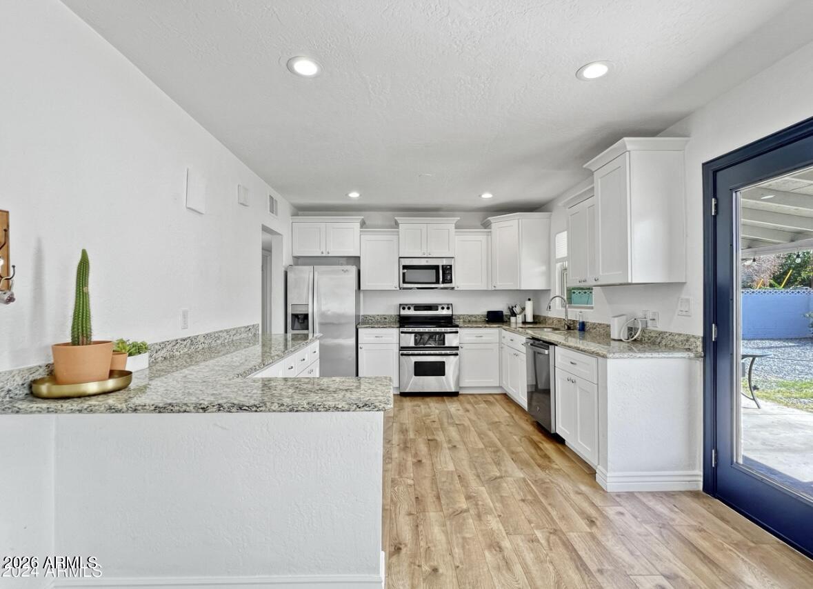 1415 W 7TH Street