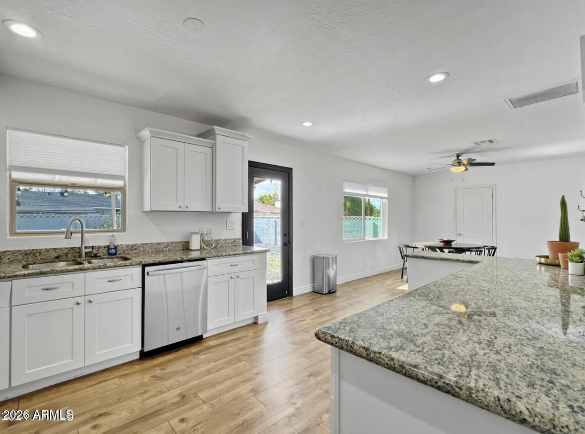 1415 W 7TH Street