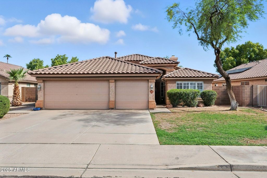 Photo of 702 W Scott Avenue, Gilbert, AZ 85233 (MLS # 6911724)