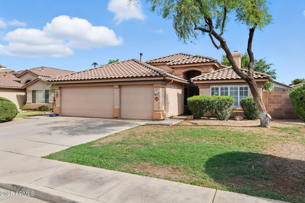 Photo of 702 W Scott Avenue, Gilbert, AZ 85233 (MLS # 6911724)