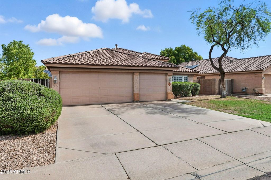 Photo of 702 W Scott Avenue, Gilbert, AZ 85233 (MLS # 6911724)