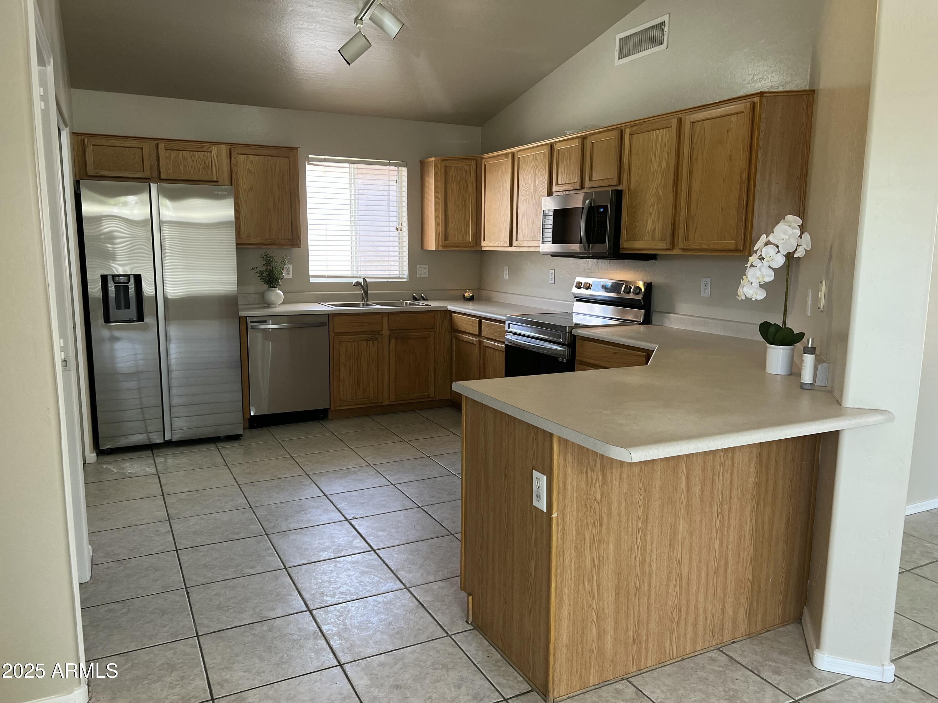 2221 E UNION HILLS Drive 157