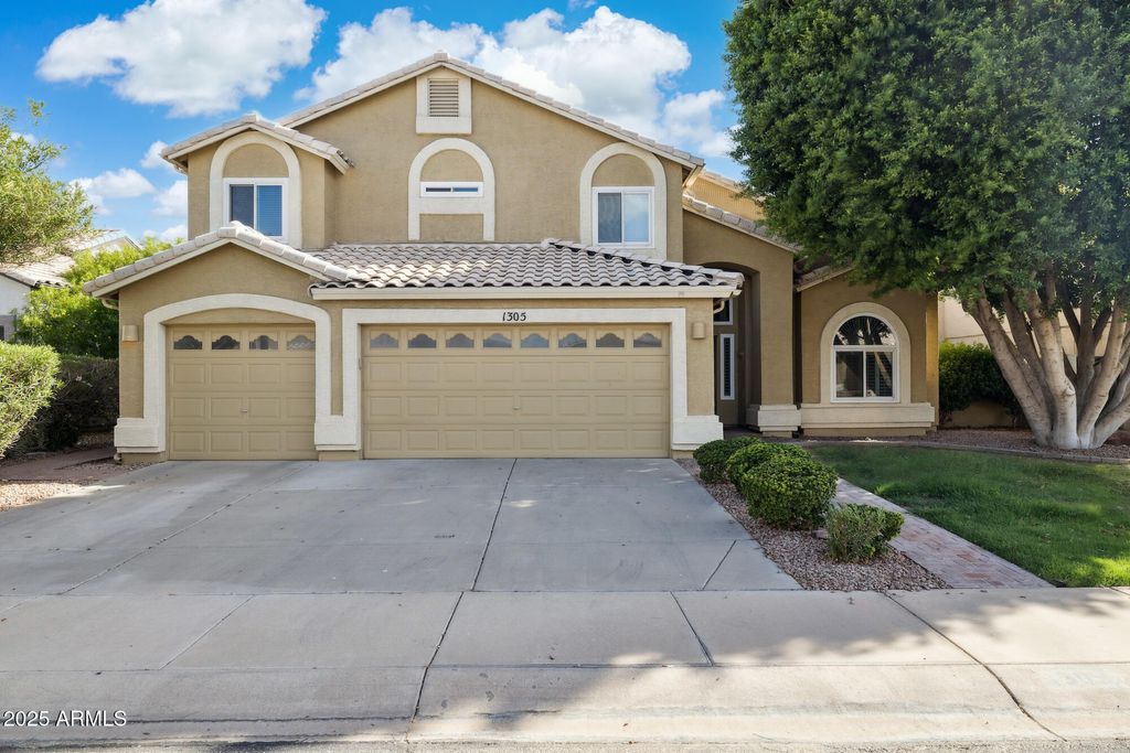 Photo of 1305 W Lobster Trap Drive, Gilbert, AZ 85233 (MLS # 6917910)