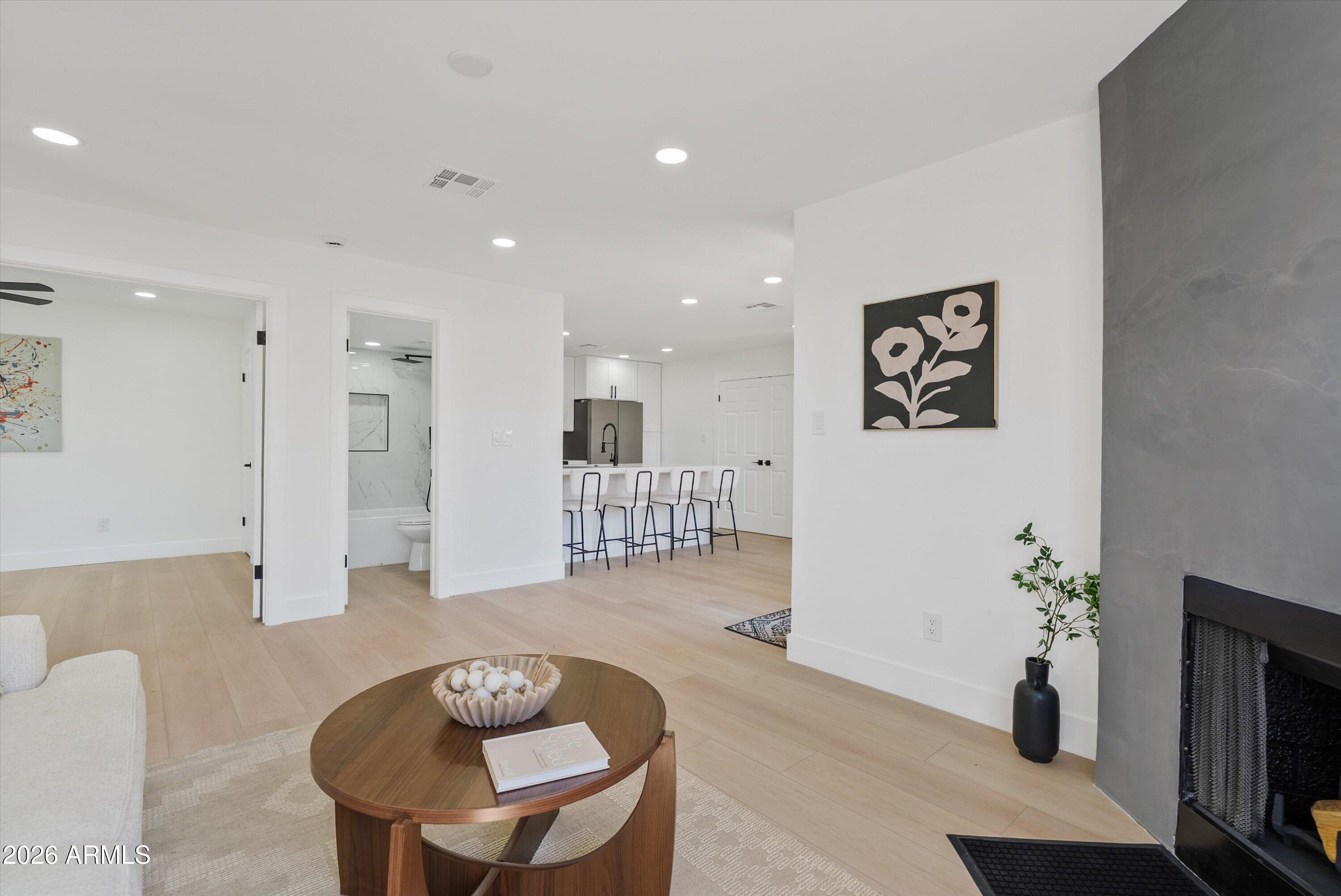 8787 E MOUNTAIN VIEW Road 2098